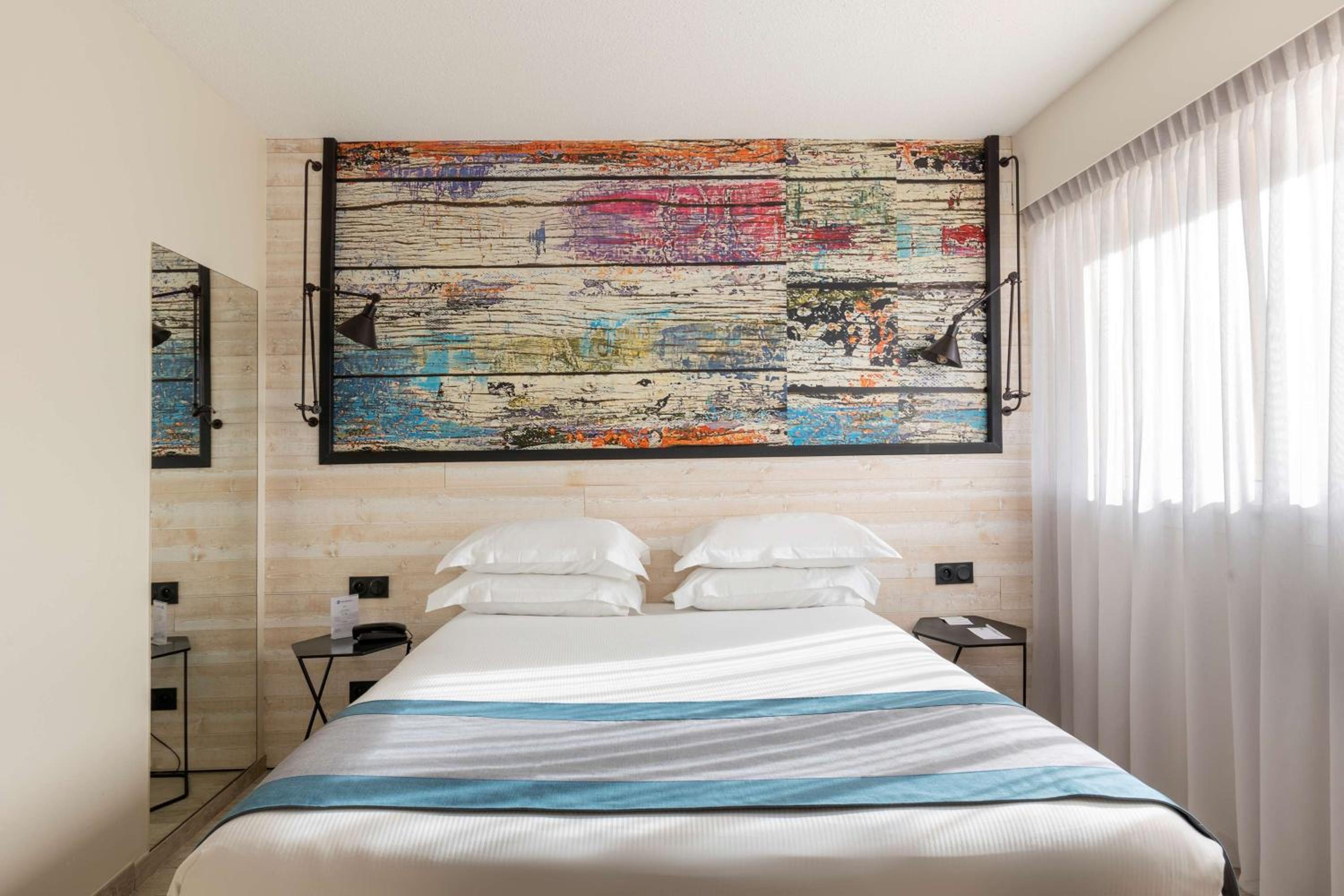 Standard Room with City View - Photo 2