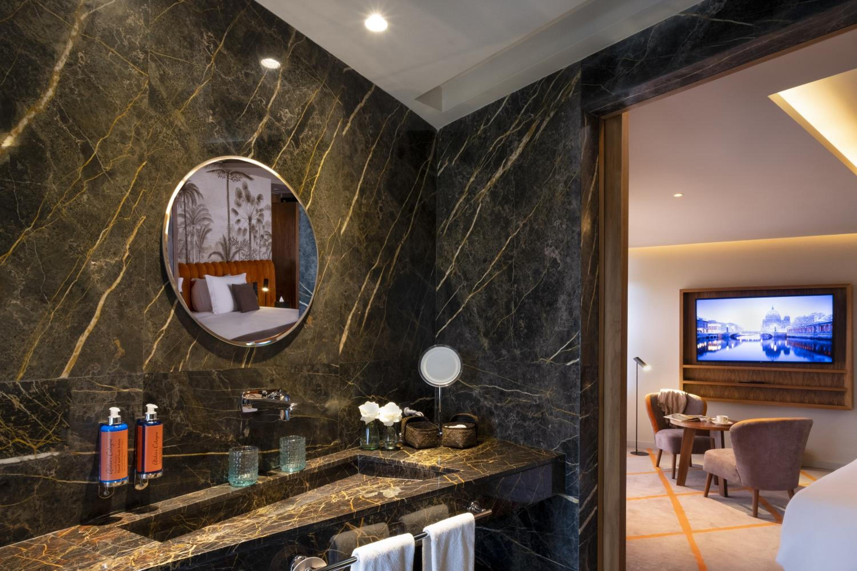 Deluxe Double Room with Balcony - Photo 2