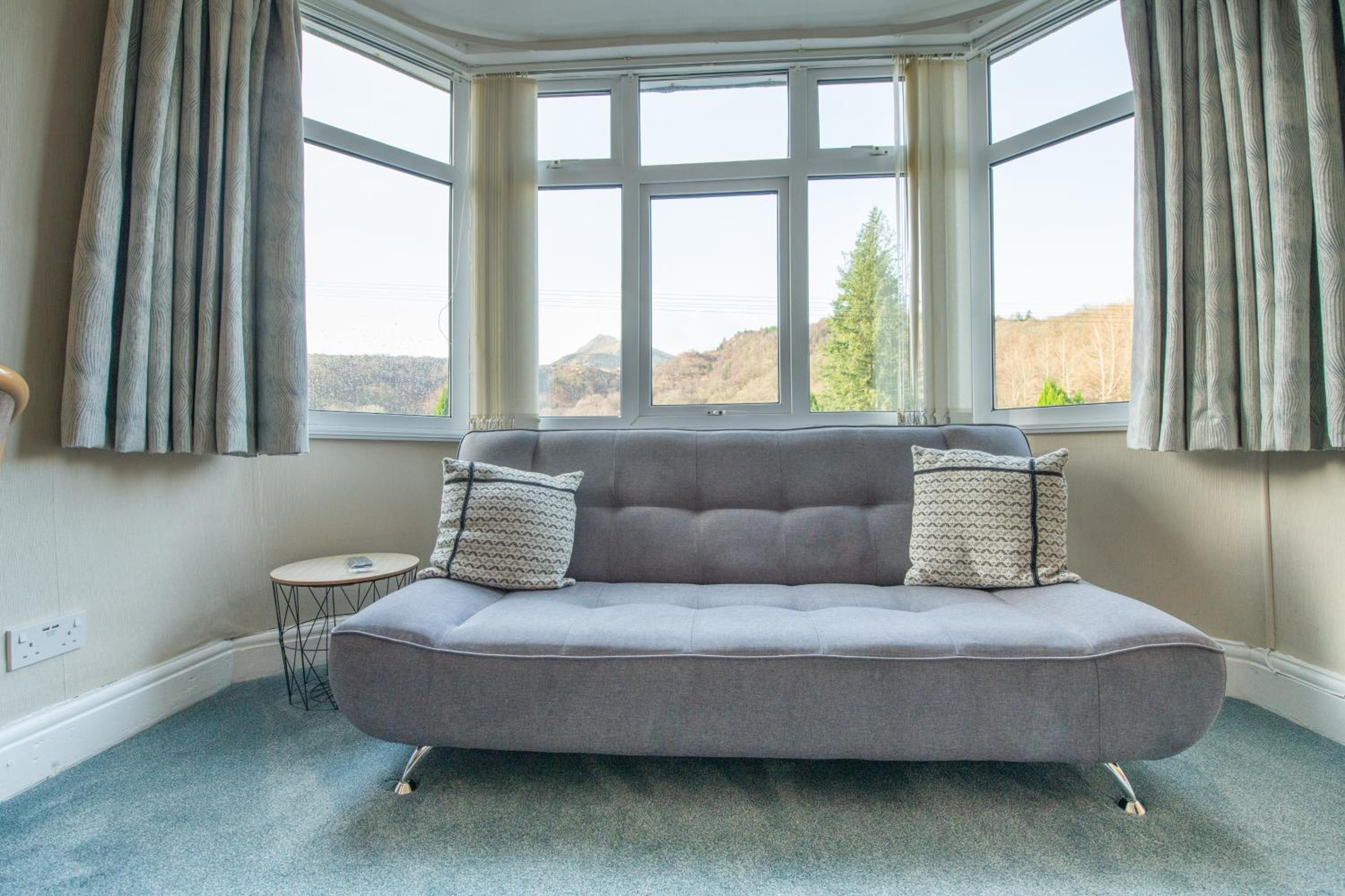 Family Room with Mountain View photo 2