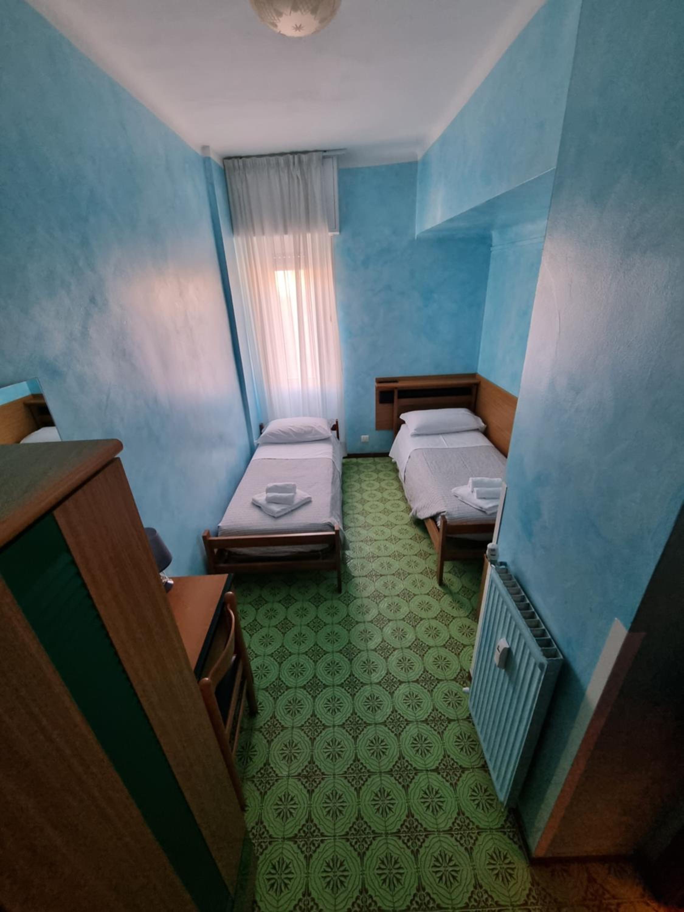 Quadruple Room with Balcony - Photo 8