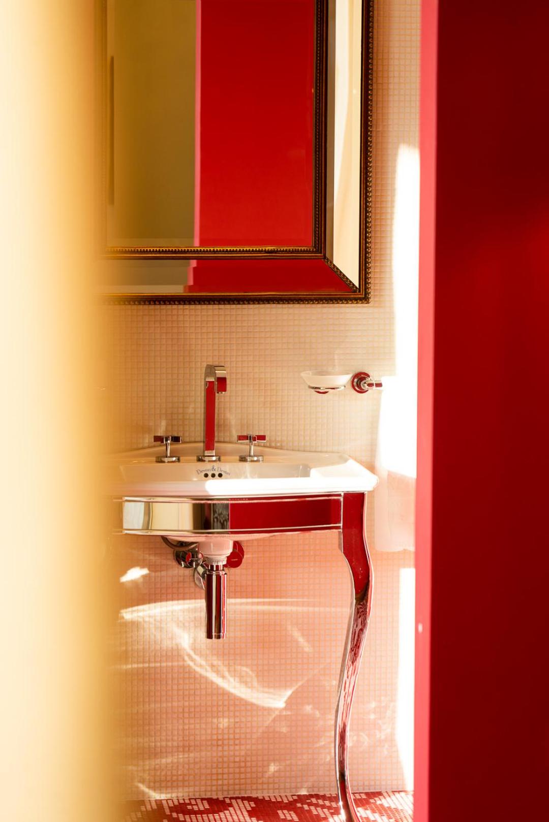 Ruby Deluxe Double Room with Spa Access - Photo 6