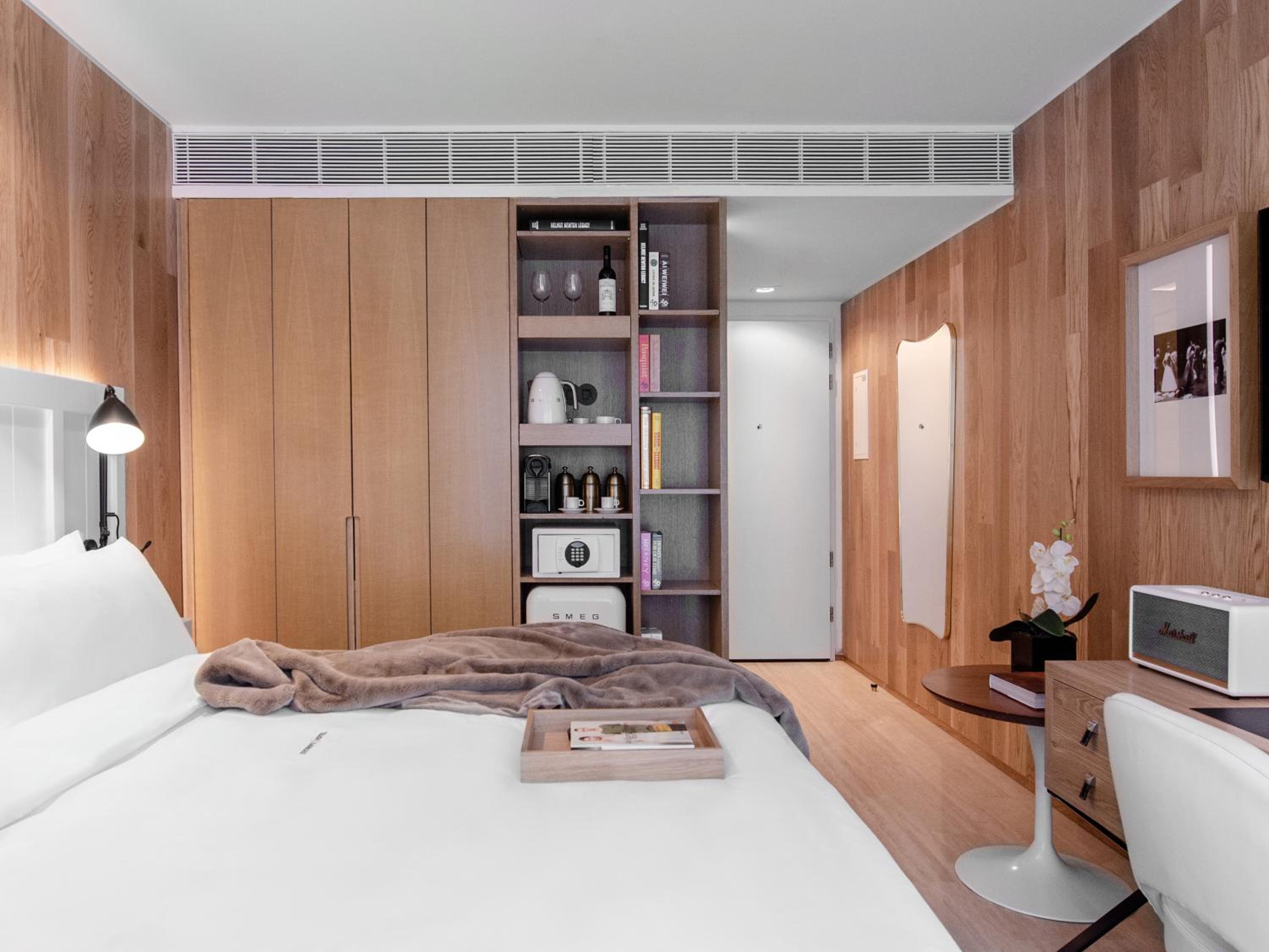 Contemporary Standard Small Room - Photo 8