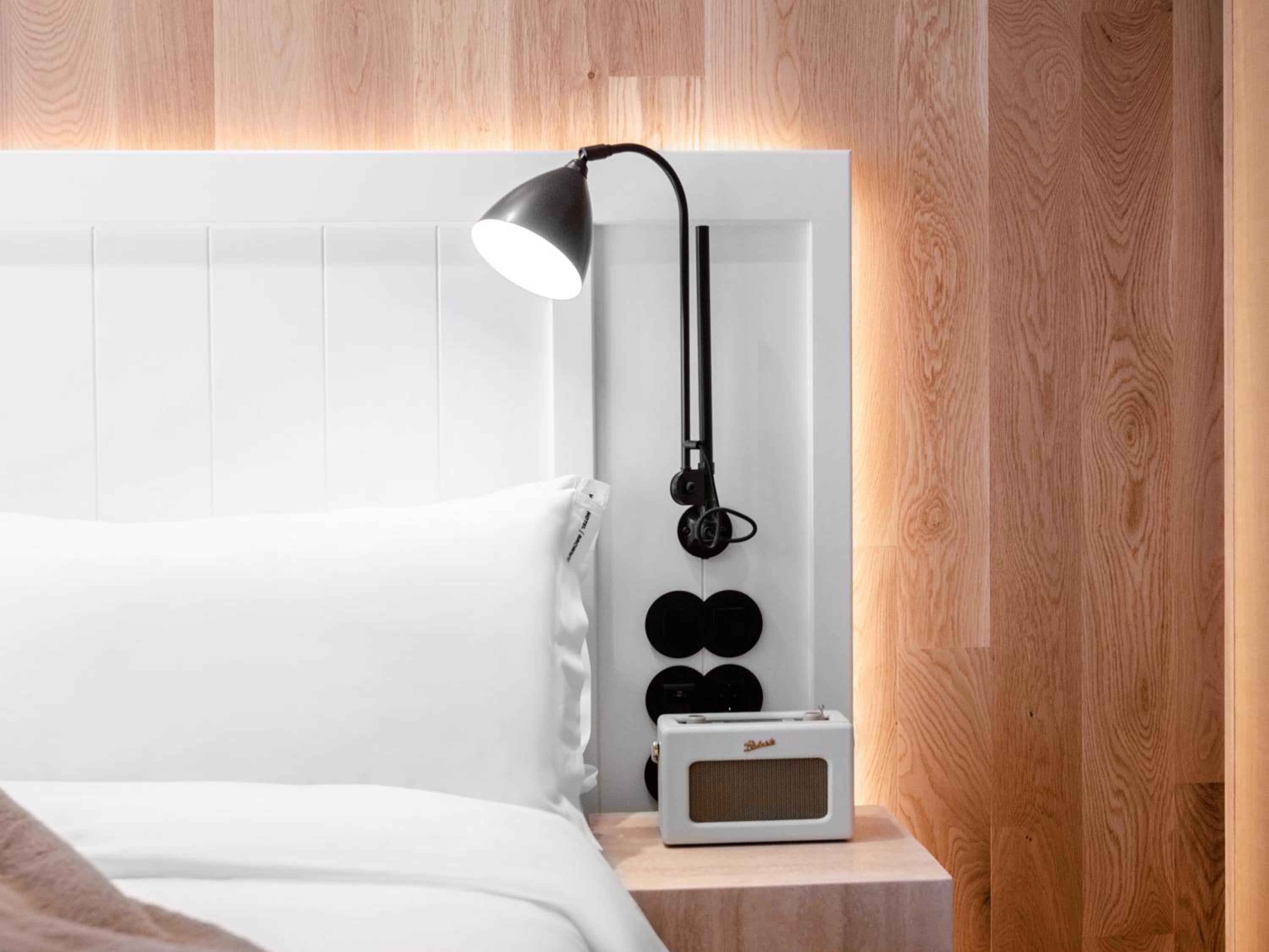 Contemporary Standard Small Room - Photo 1
