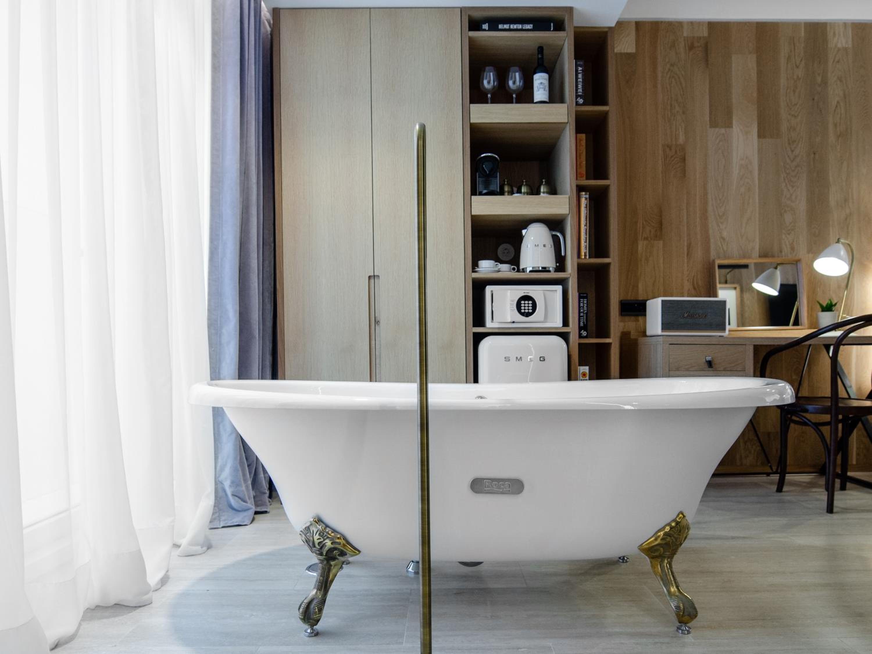 Contemporary Junior Suite - Photo 21