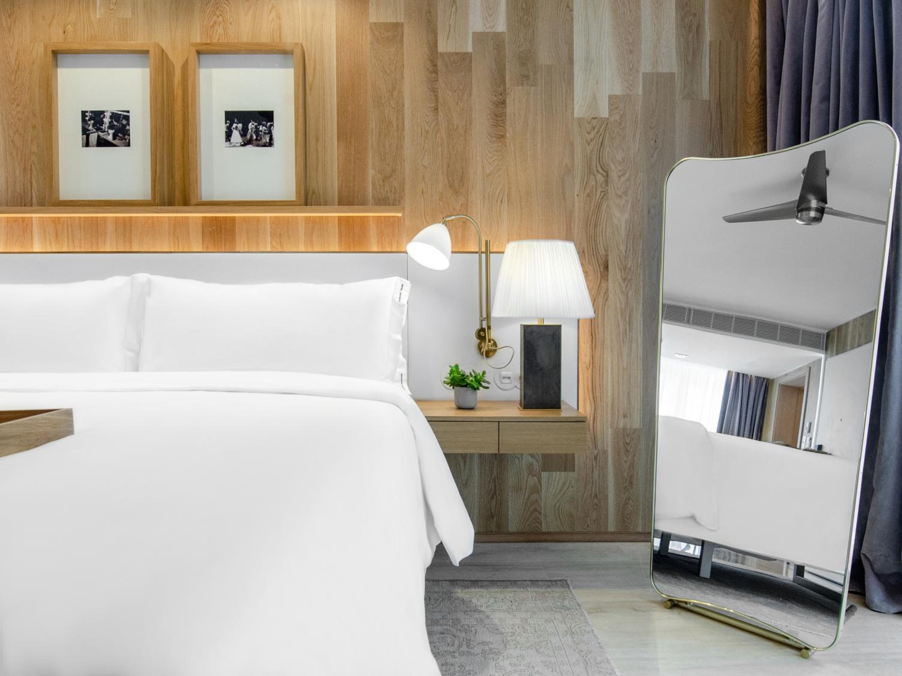 Contemporary Junior Suite - Photo 20