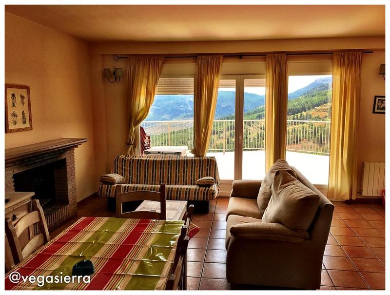 Three-Bedroom Apartment - Photo 8