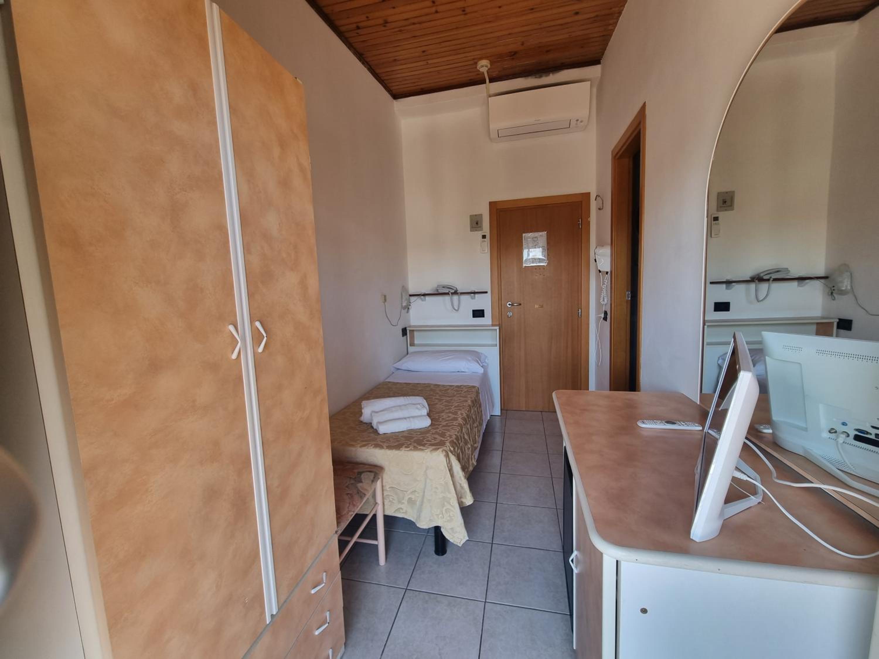 Standard Single Room photo 2