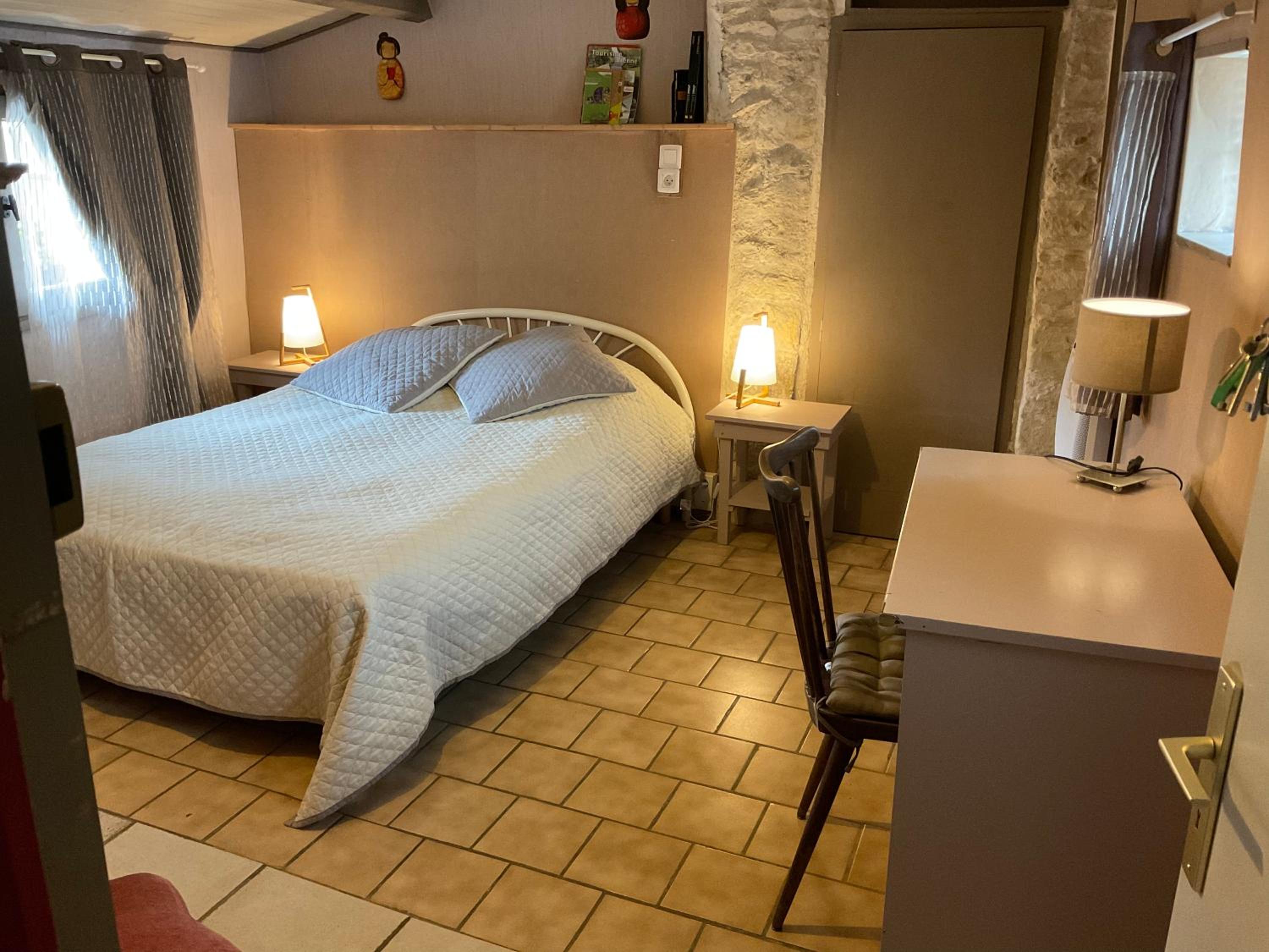 Standard Suite - Photo 3