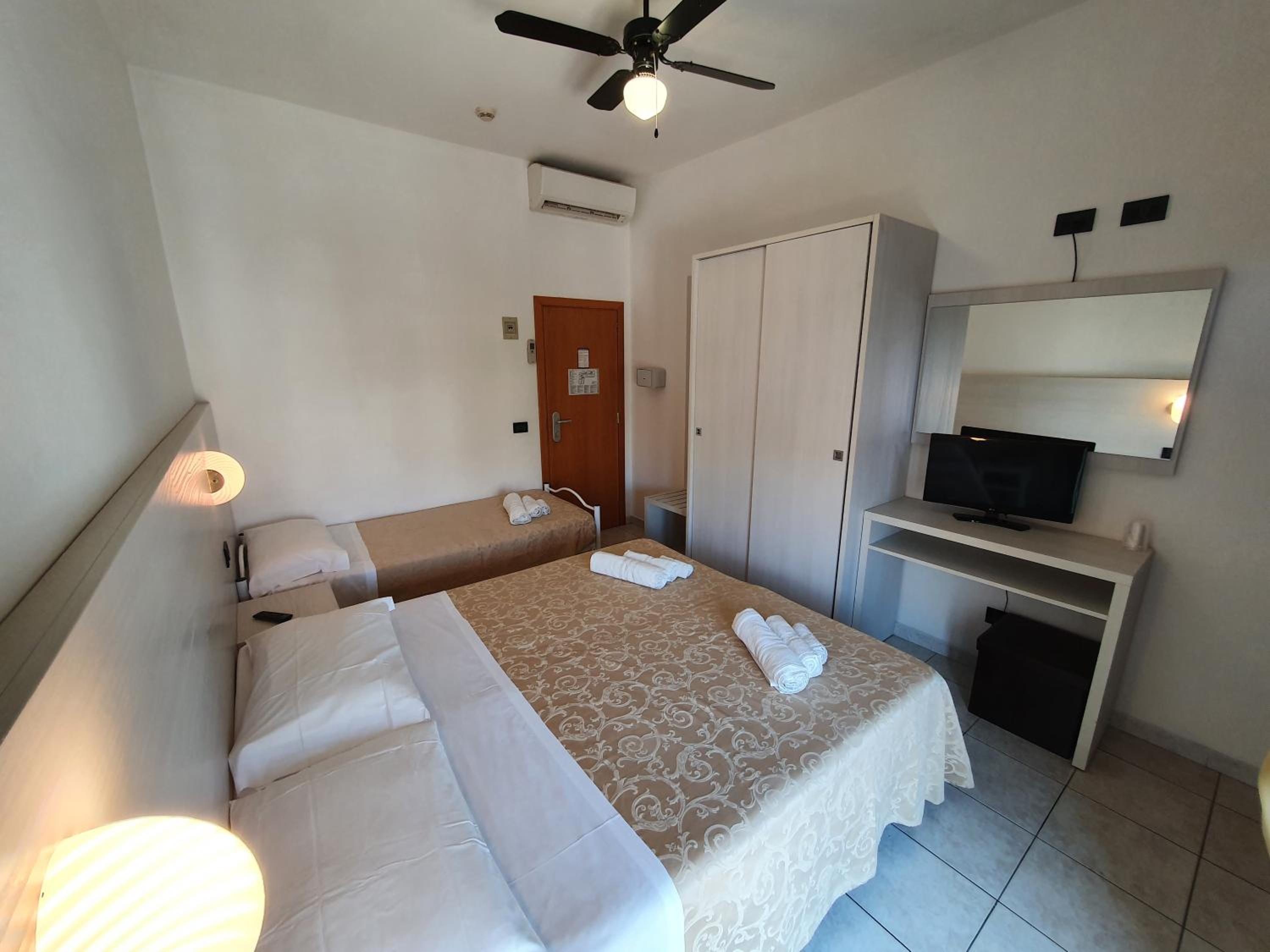 Basic Triple Room - Photo 3
