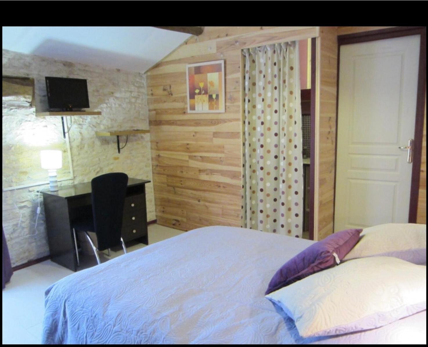 Double Room with Private Bathroom - Photo 1