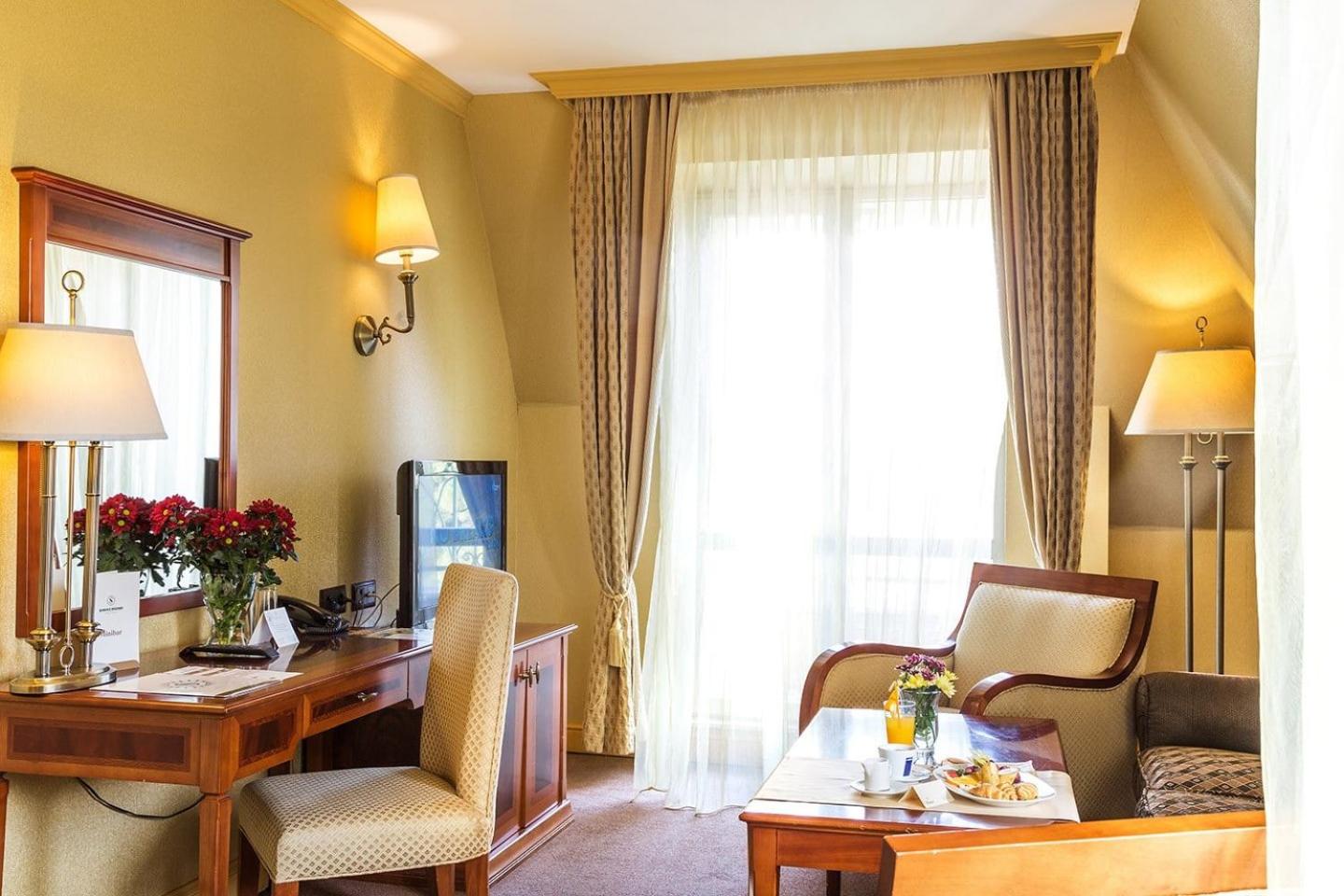 One-Bedroom Suite with Balcony photo 1