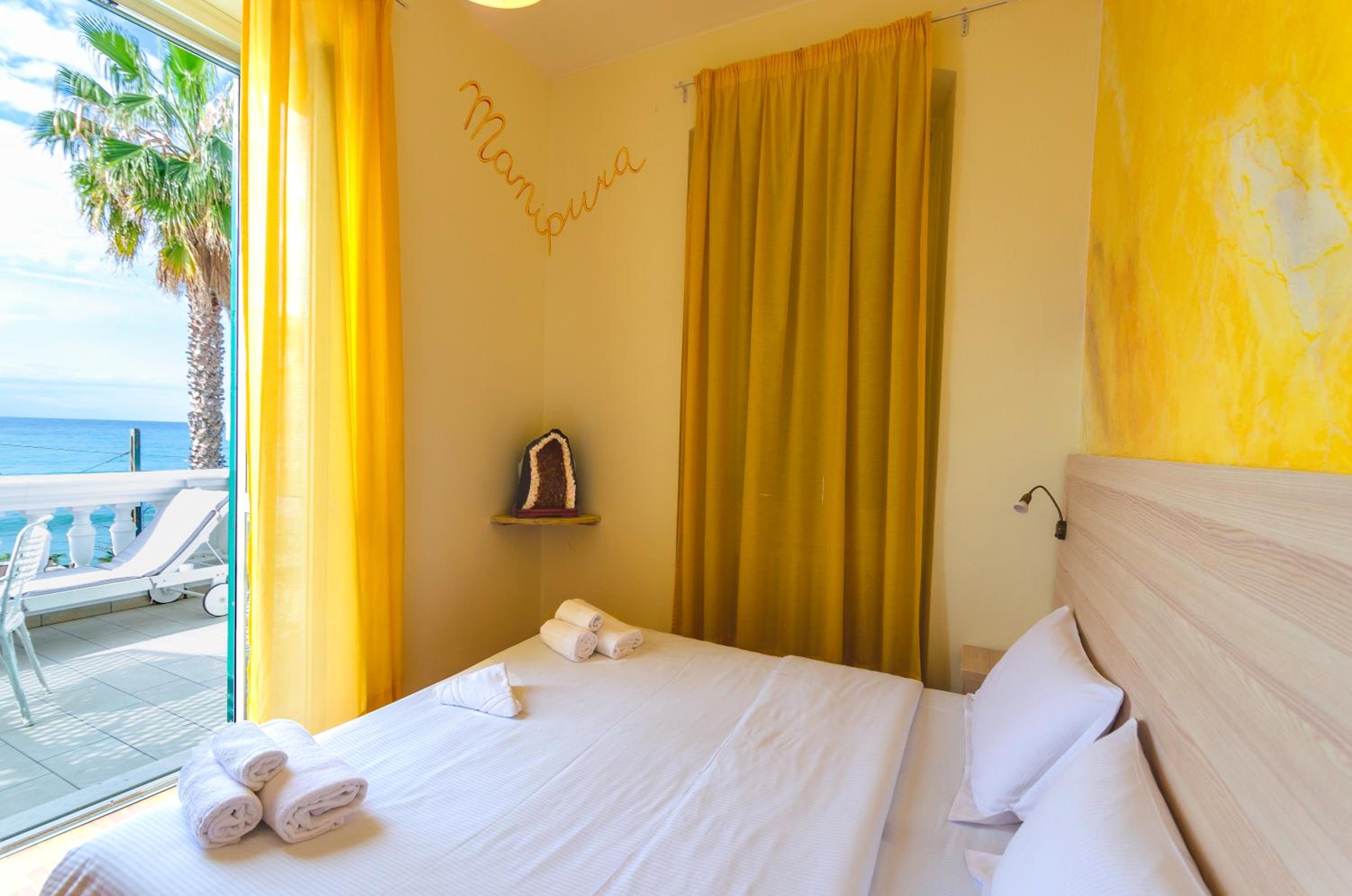 Double Room with Sea View - Photo 1
