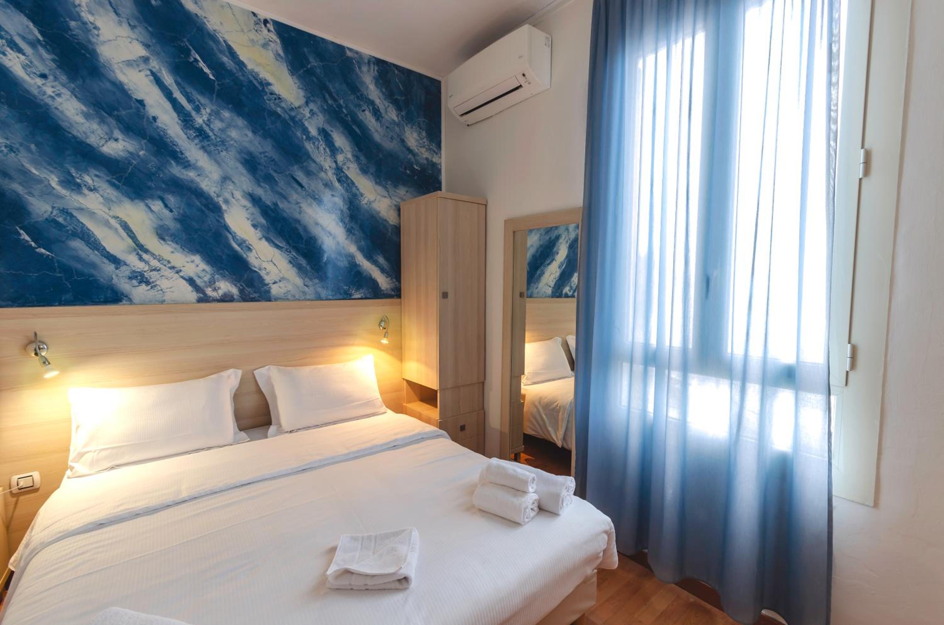 Double or Twin Room with Sea View - Photo 1