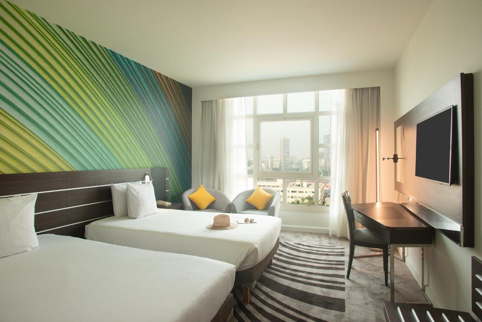 Superior Twin Room - City Side thumbnail 6