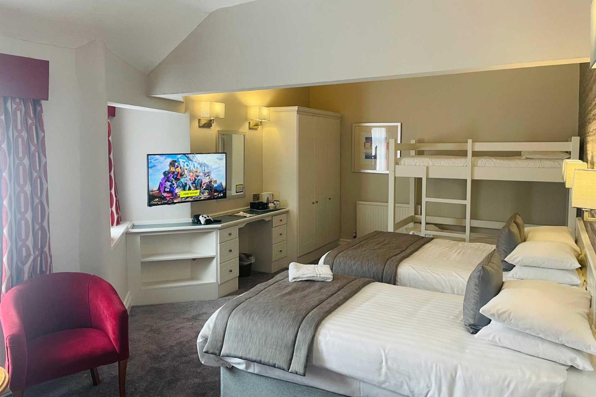 Family Room (2 Adults + 3 Children) photo 2