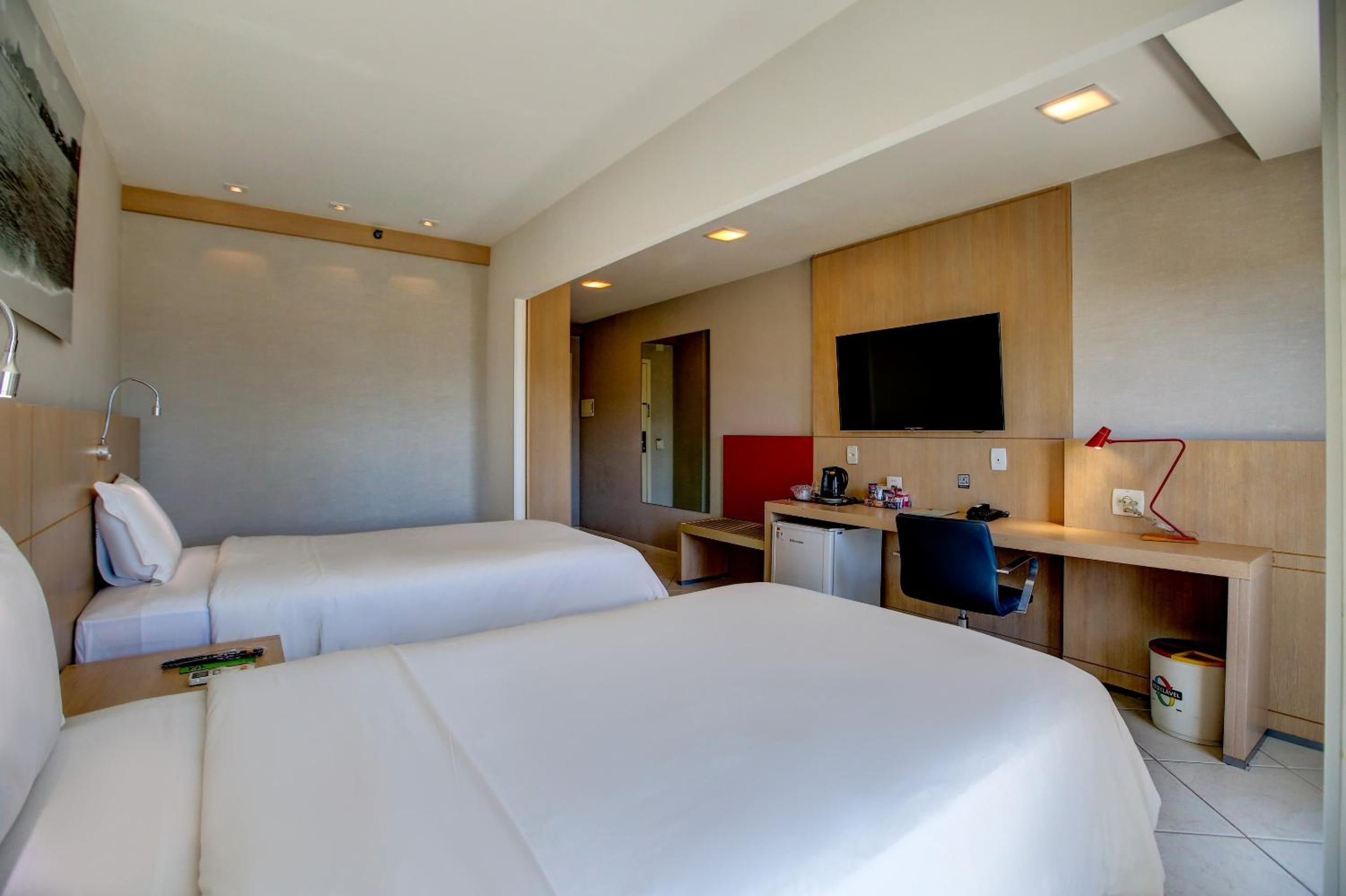 Available room thumbnail 5