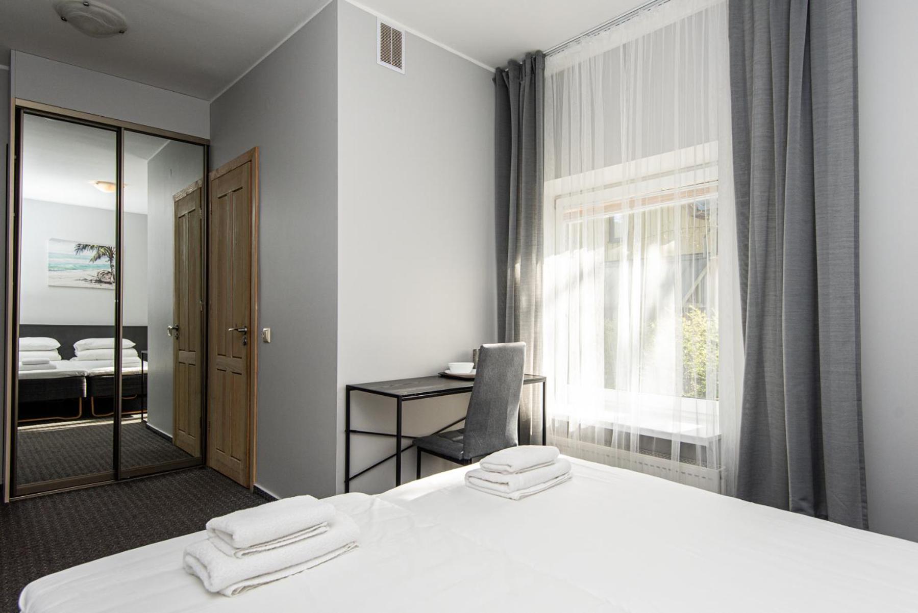 Twin Room with Bathroom photo 3