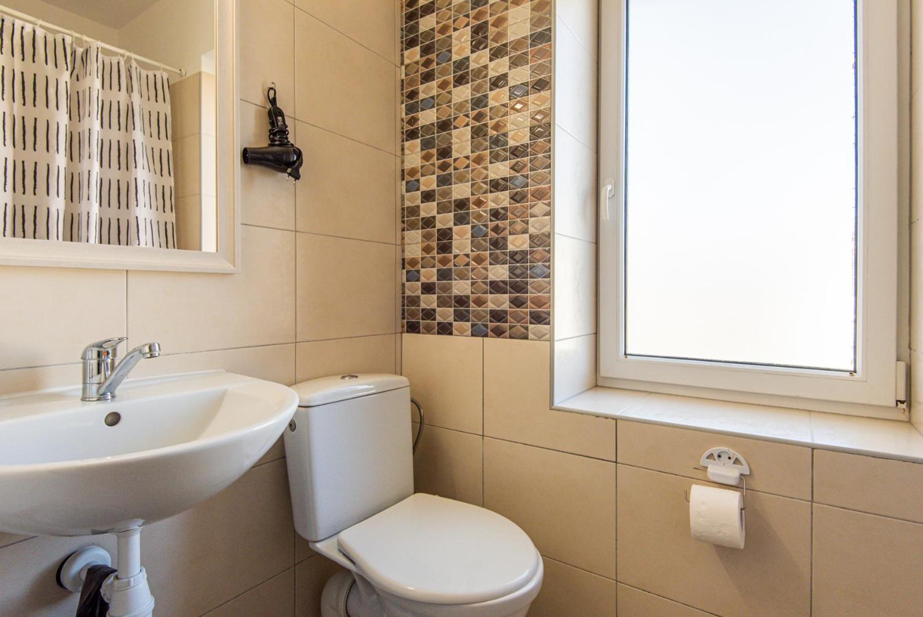 Twin Room with Bathroom photo 2