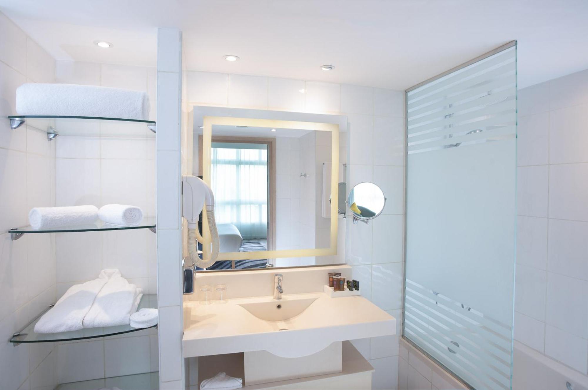 Superior Suite with One Double Bed and Sofa - River Side