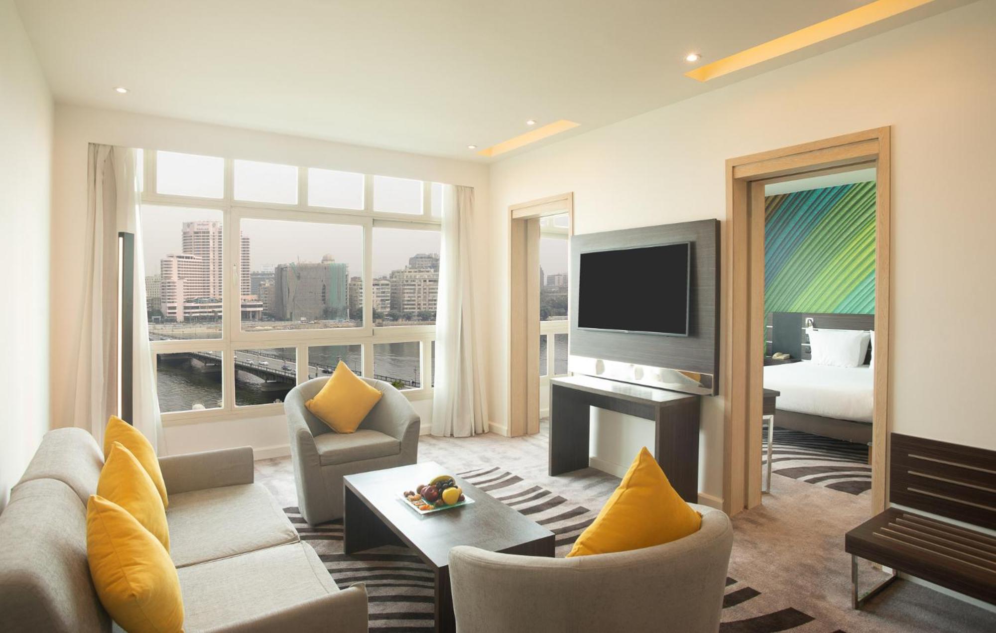 Superior Suite with One Double Bed and Sofa - River Side thumbnail 5