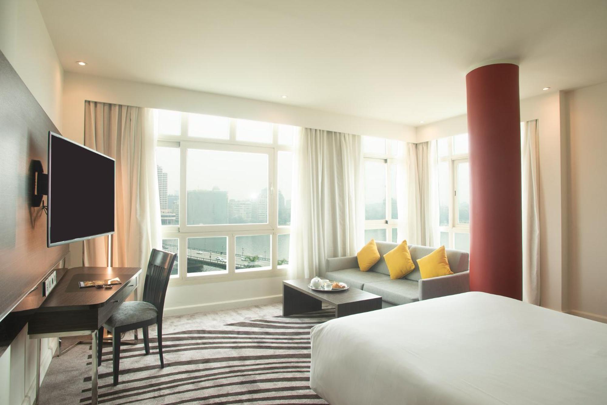 Junior Suite with One Double Bed and Sofa - River Side