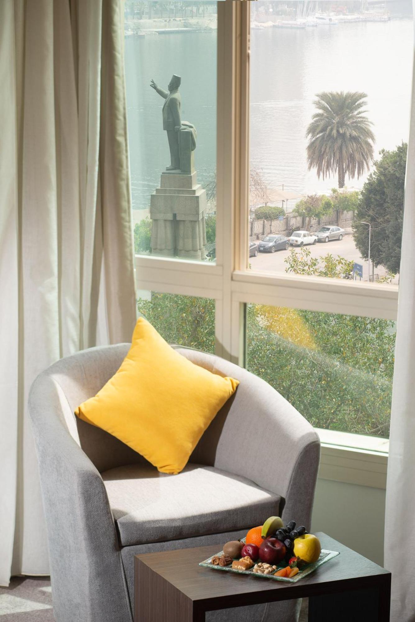 Junior Suite with One Double Bed and Sofa - River Side