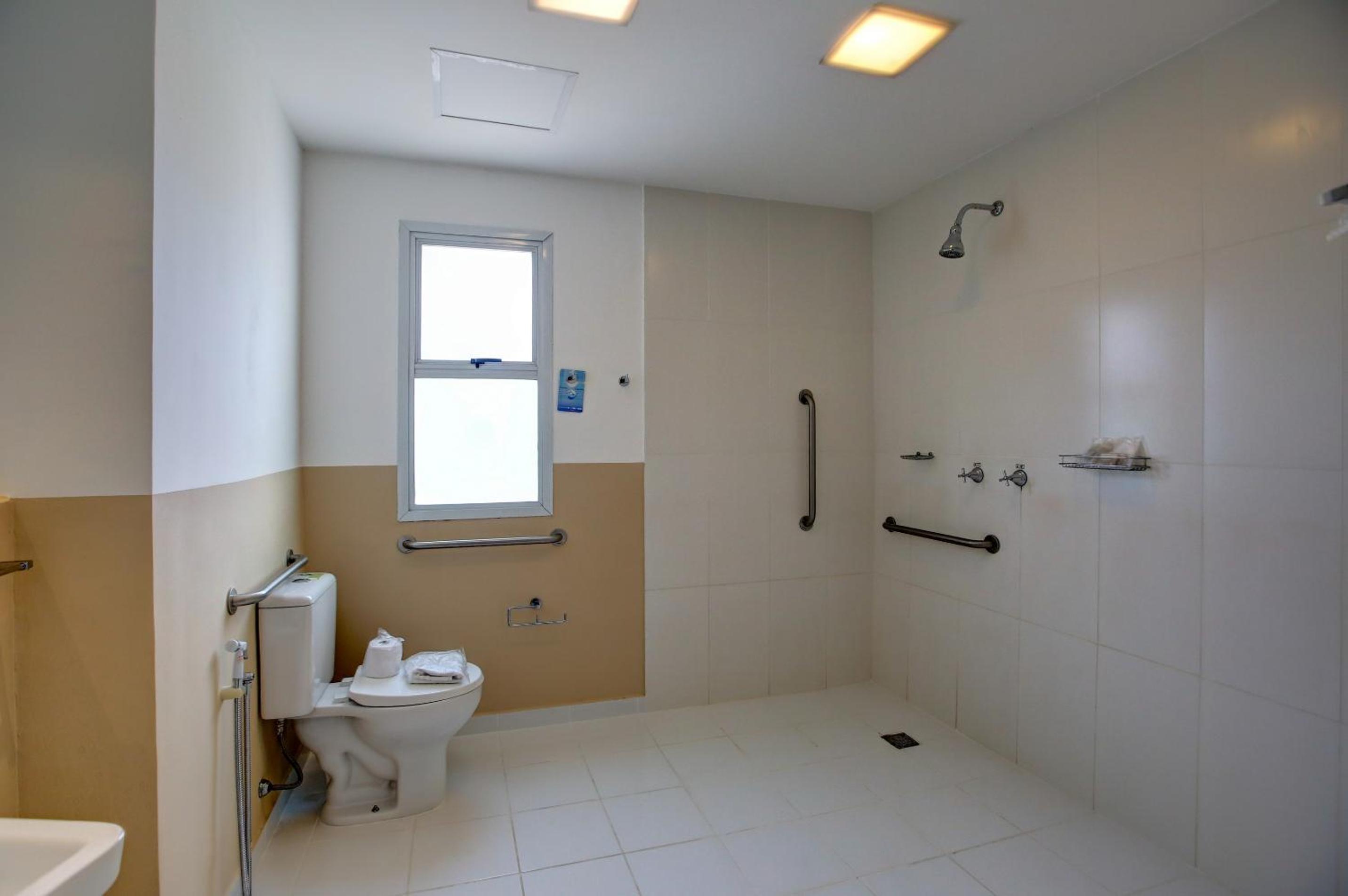Triple Room thumbnail 5