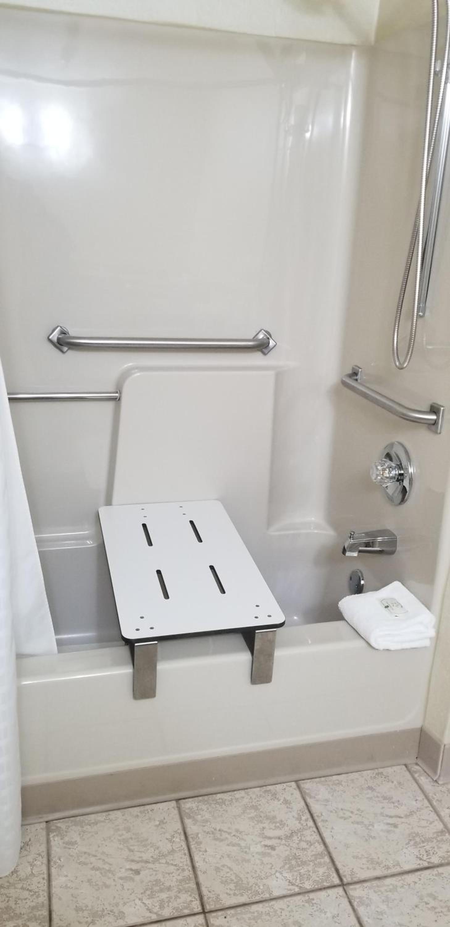 Queen Room - Accessible/Non-Smoking - Photo 4
