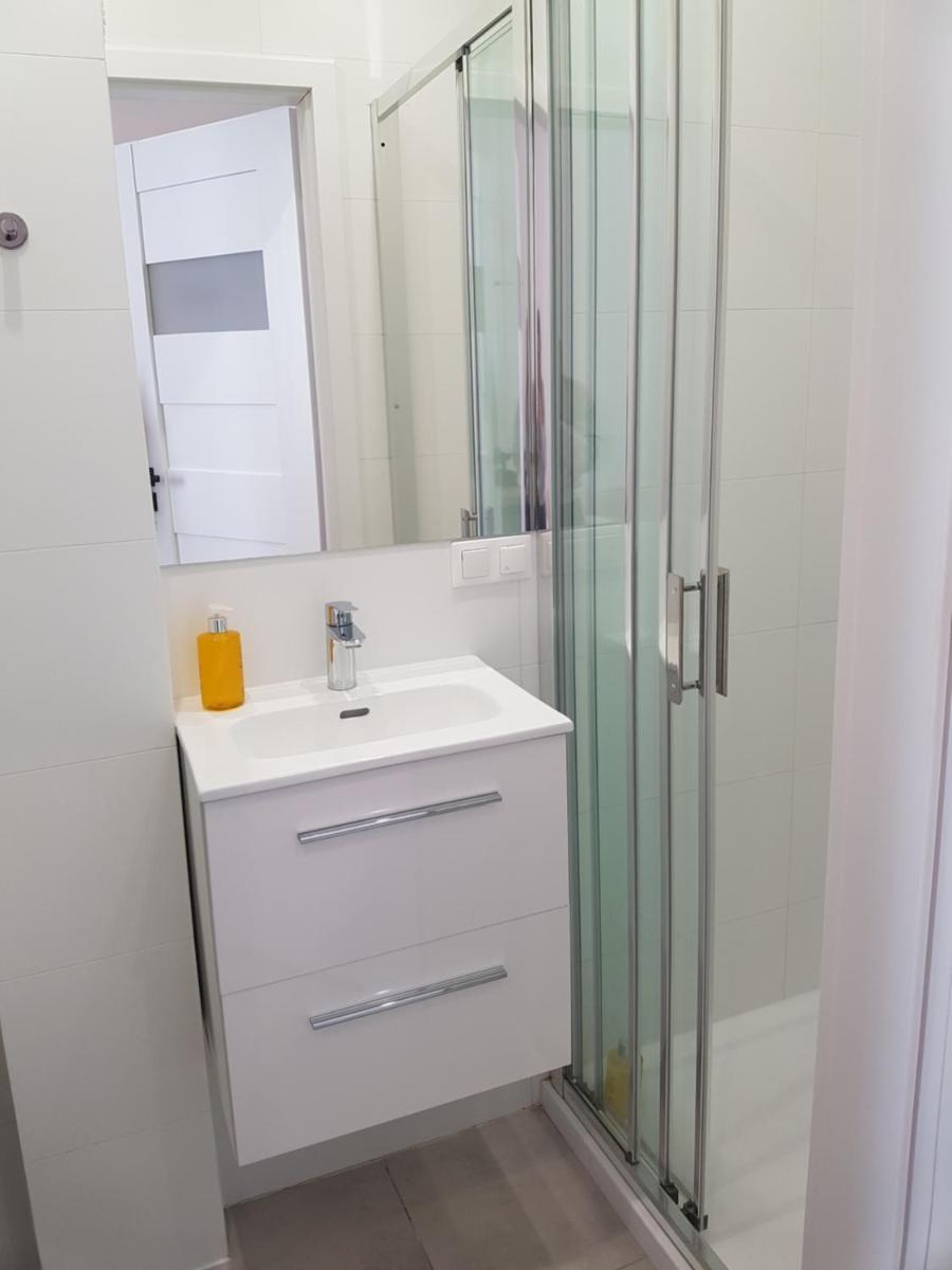 Double Room with Private Bathroom - Photo 7