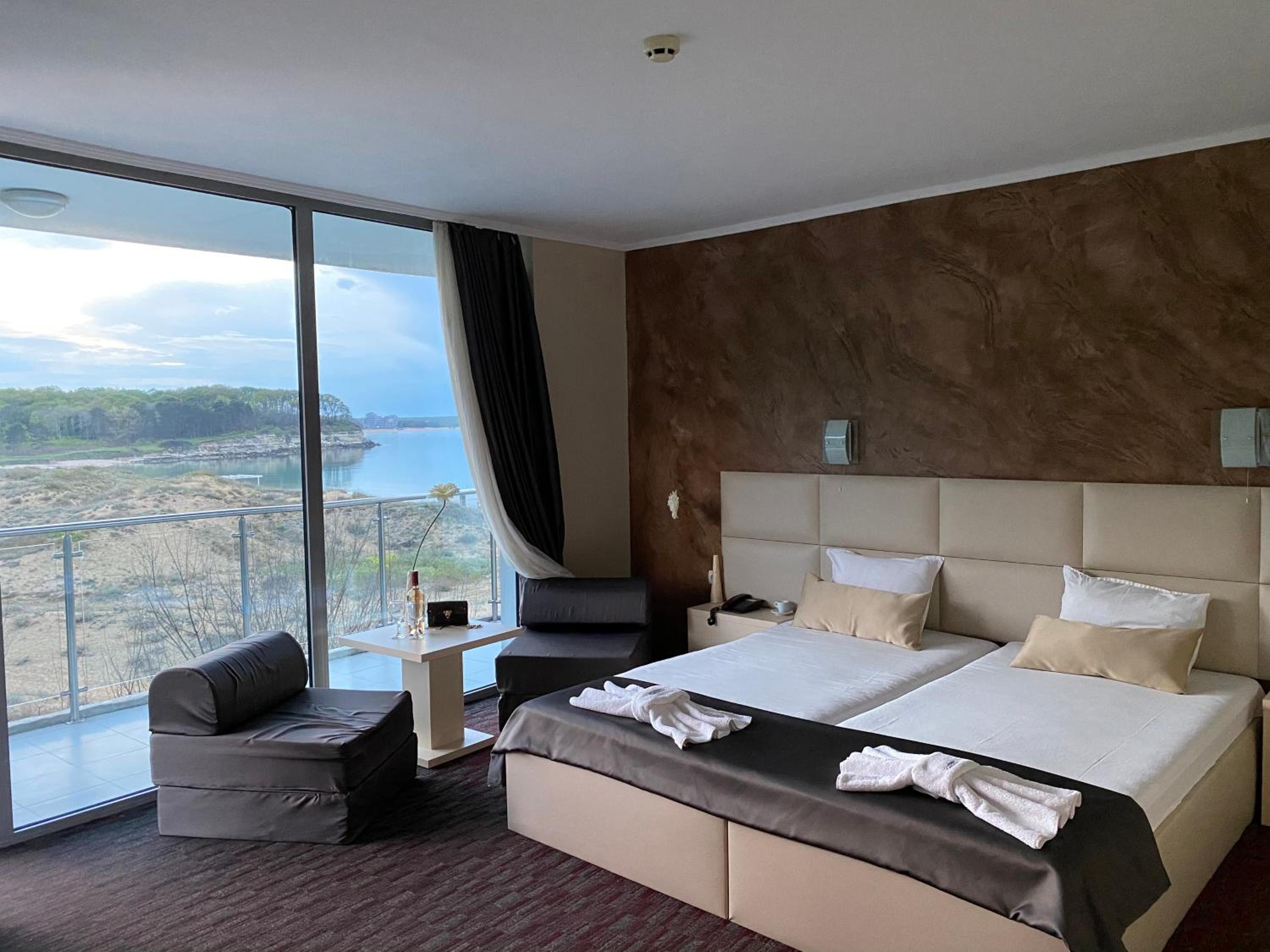 One-Bedroom Suite with Balcony and Partial Sea View