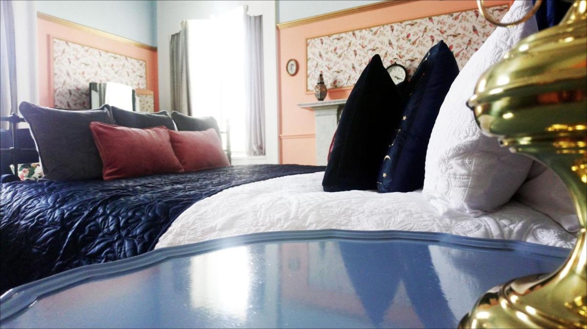 Deluxe King Room photo 2
