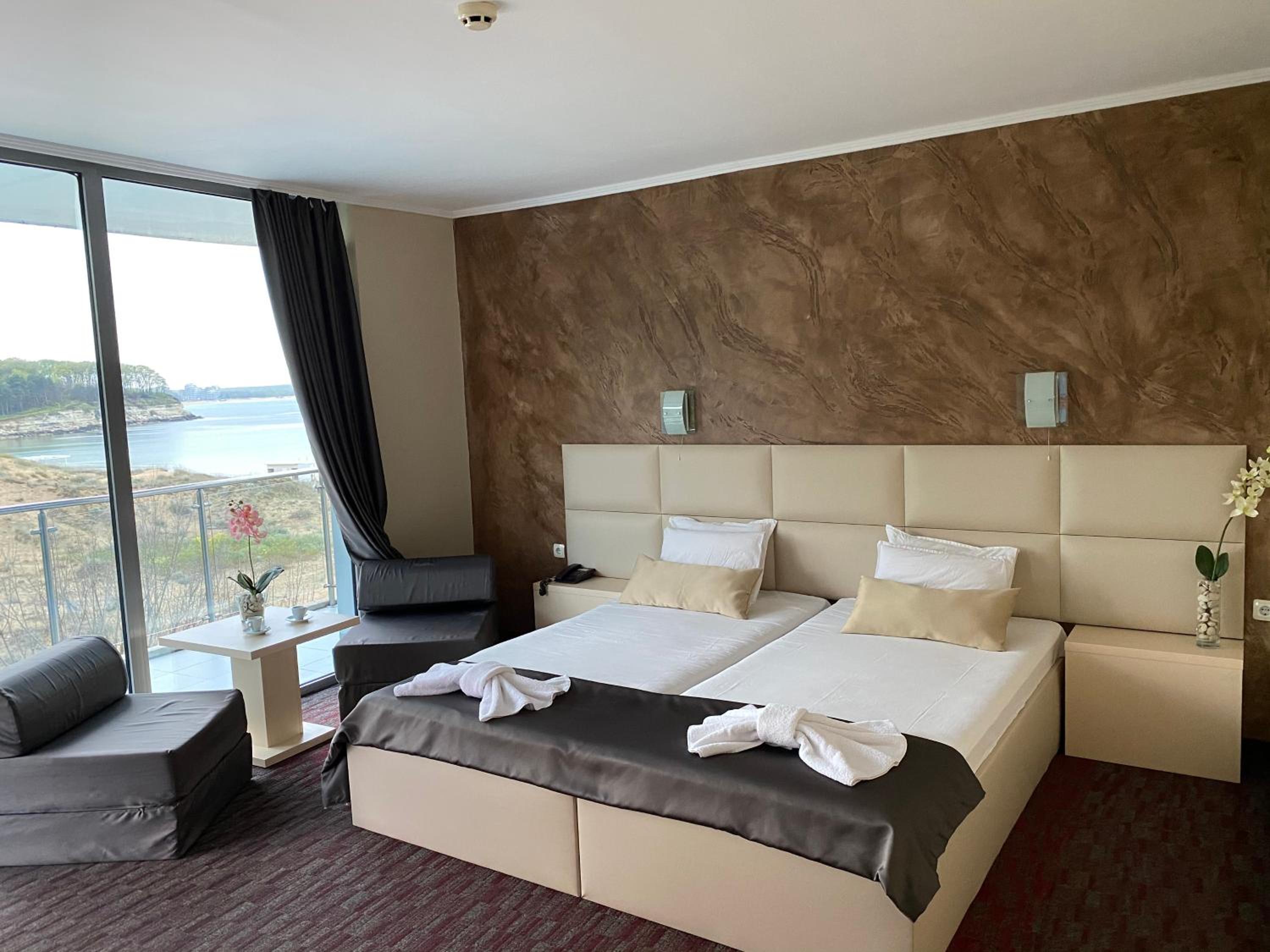 Twin Room with Two Single with Balcony and Partial Sea View