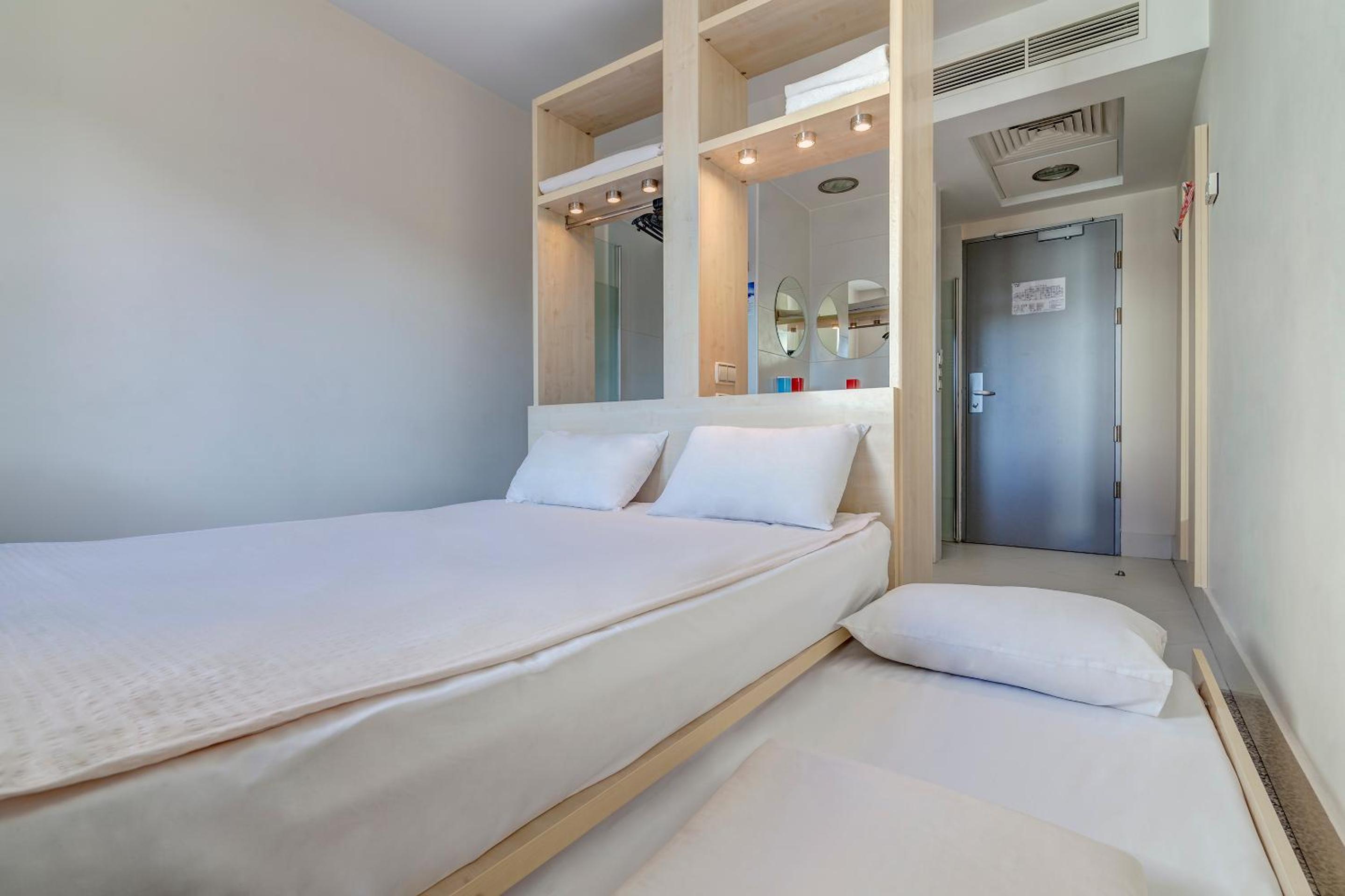 Standard Double Room with extra bed drawer type photo 1