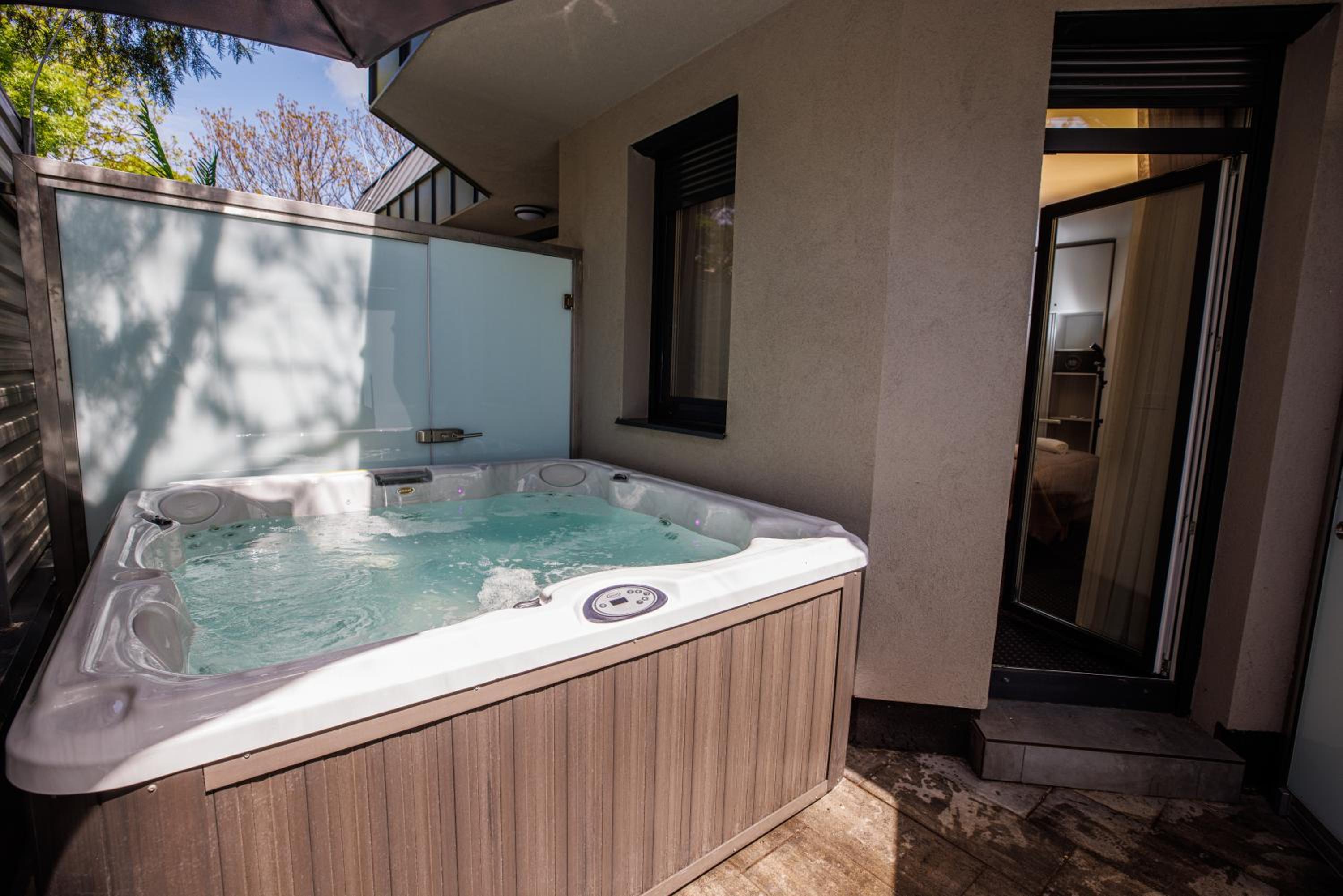 Queen Room with Spa Bath - Photo 3