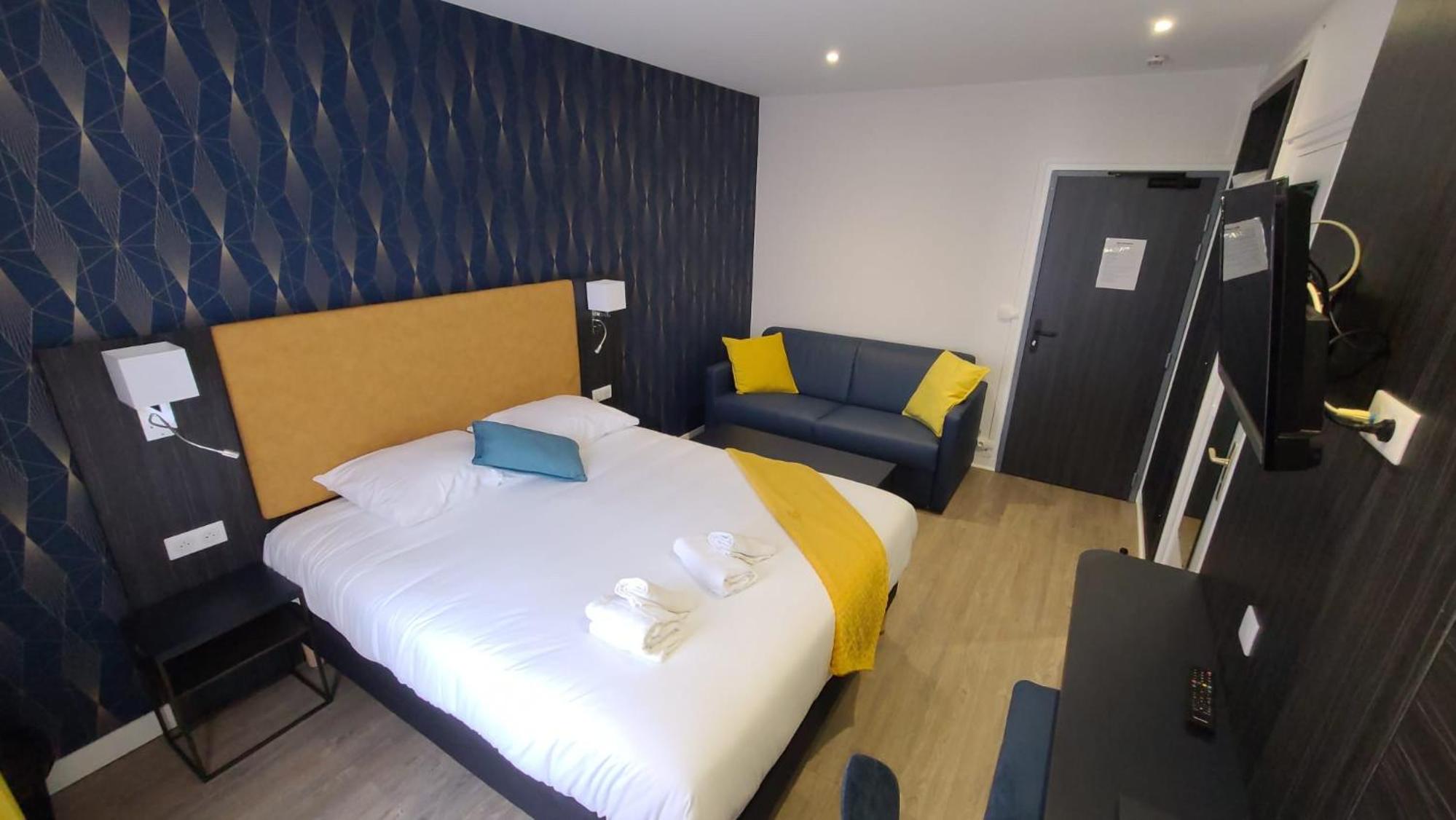 Suite with Balcony - Photo 5