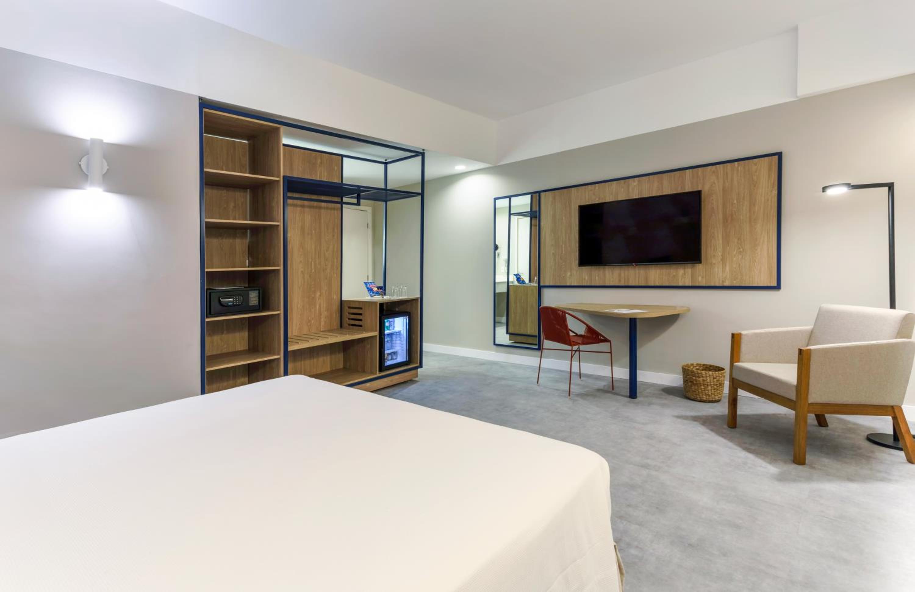 Luxury King Apartment with Beach View - Photo 3