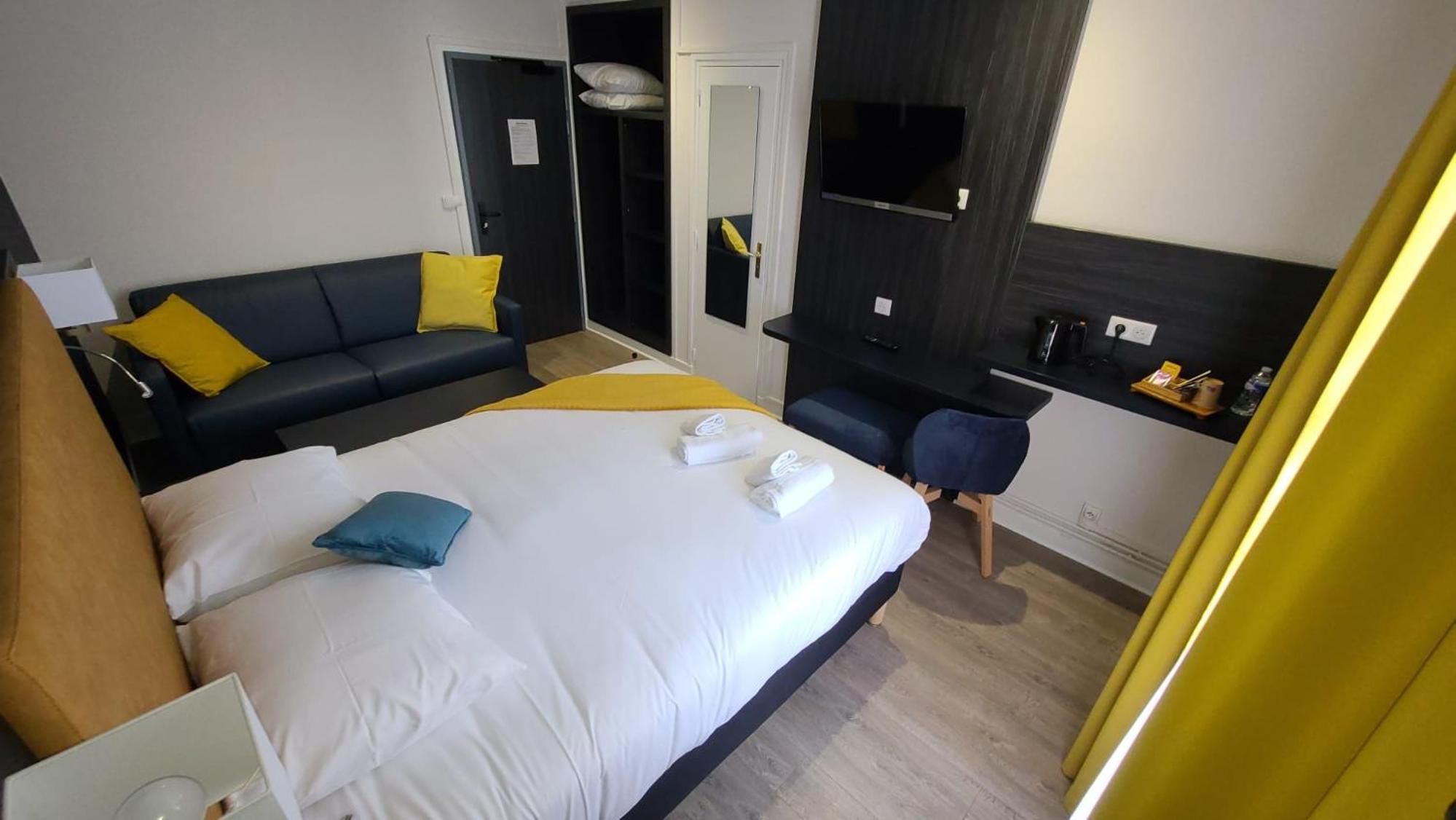 Suite with Balcony - Photo 4