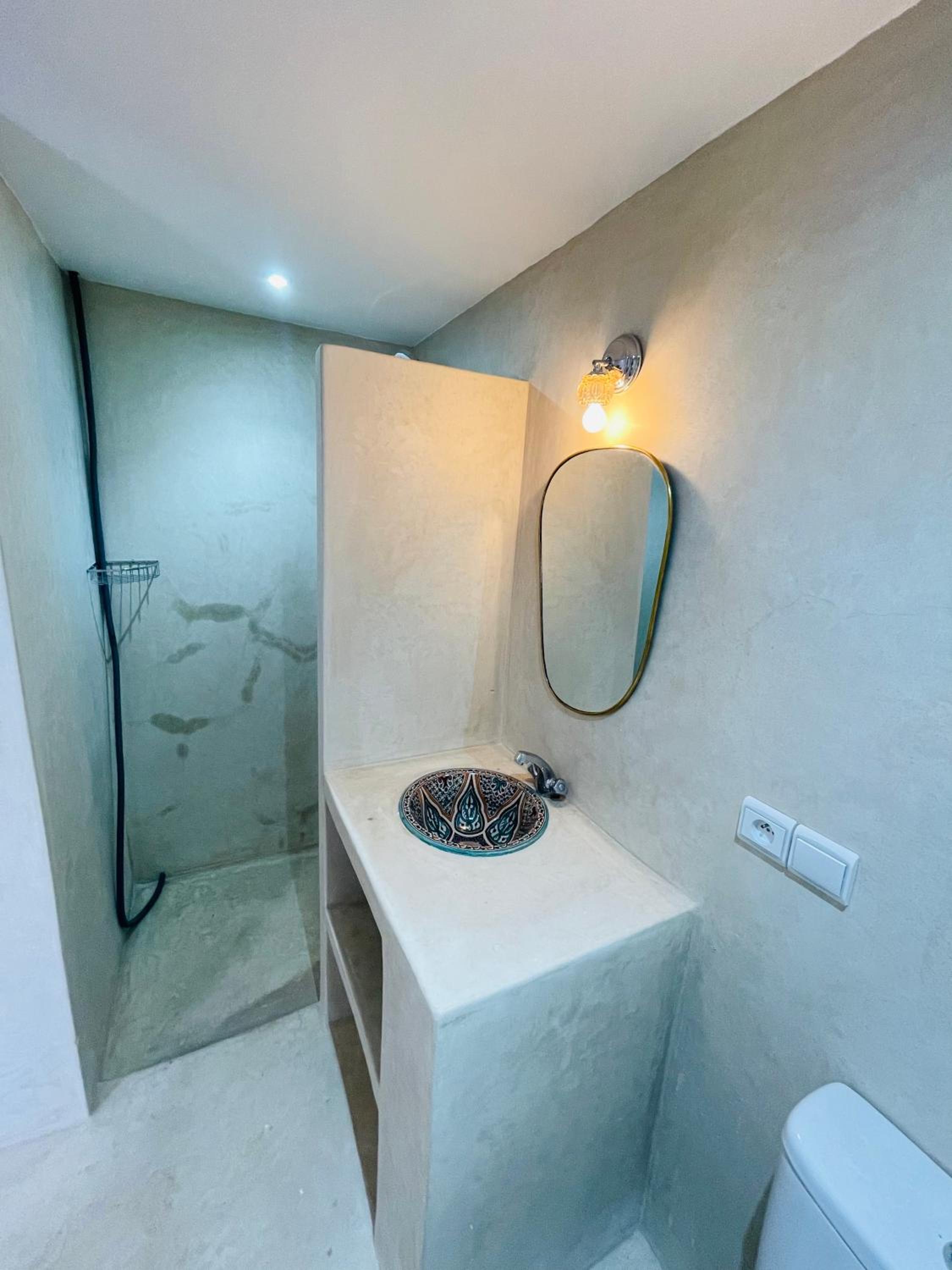 Double Room with Private Bathroom - Photo 6