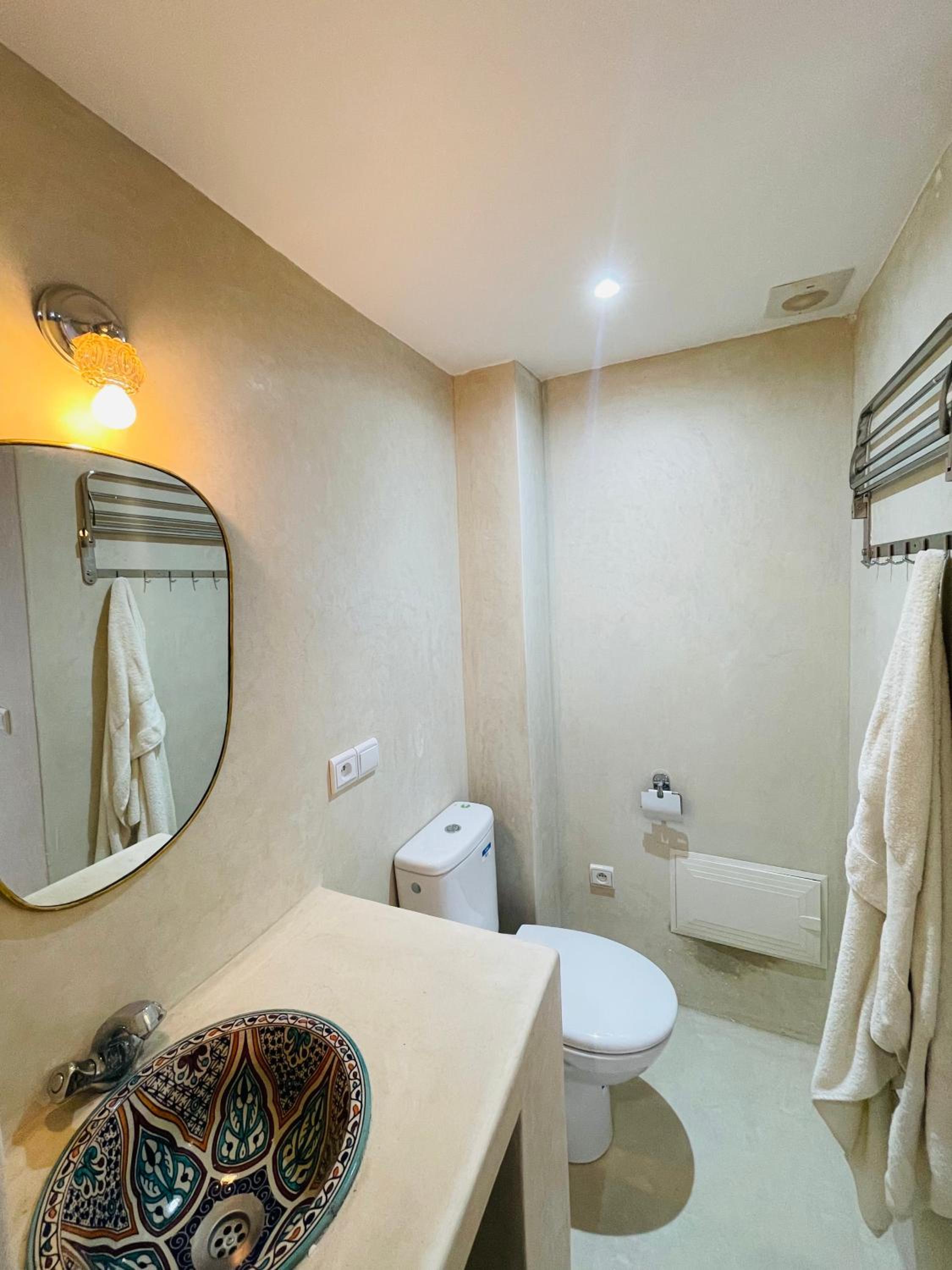 Double Room with Private Bathroom - Photo 3
