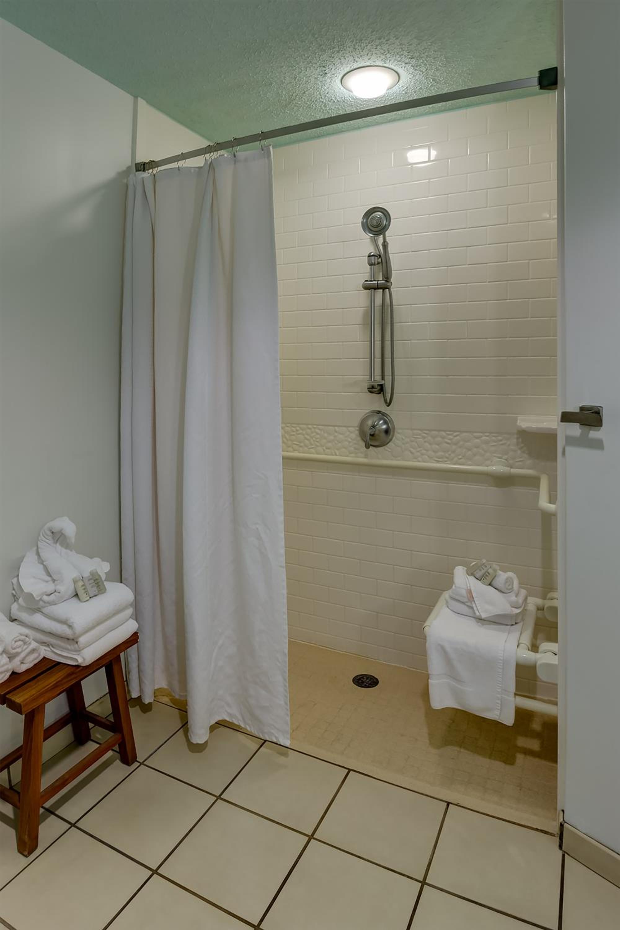 King Room - Mobility Access/Hearing Accessible - Photo 5