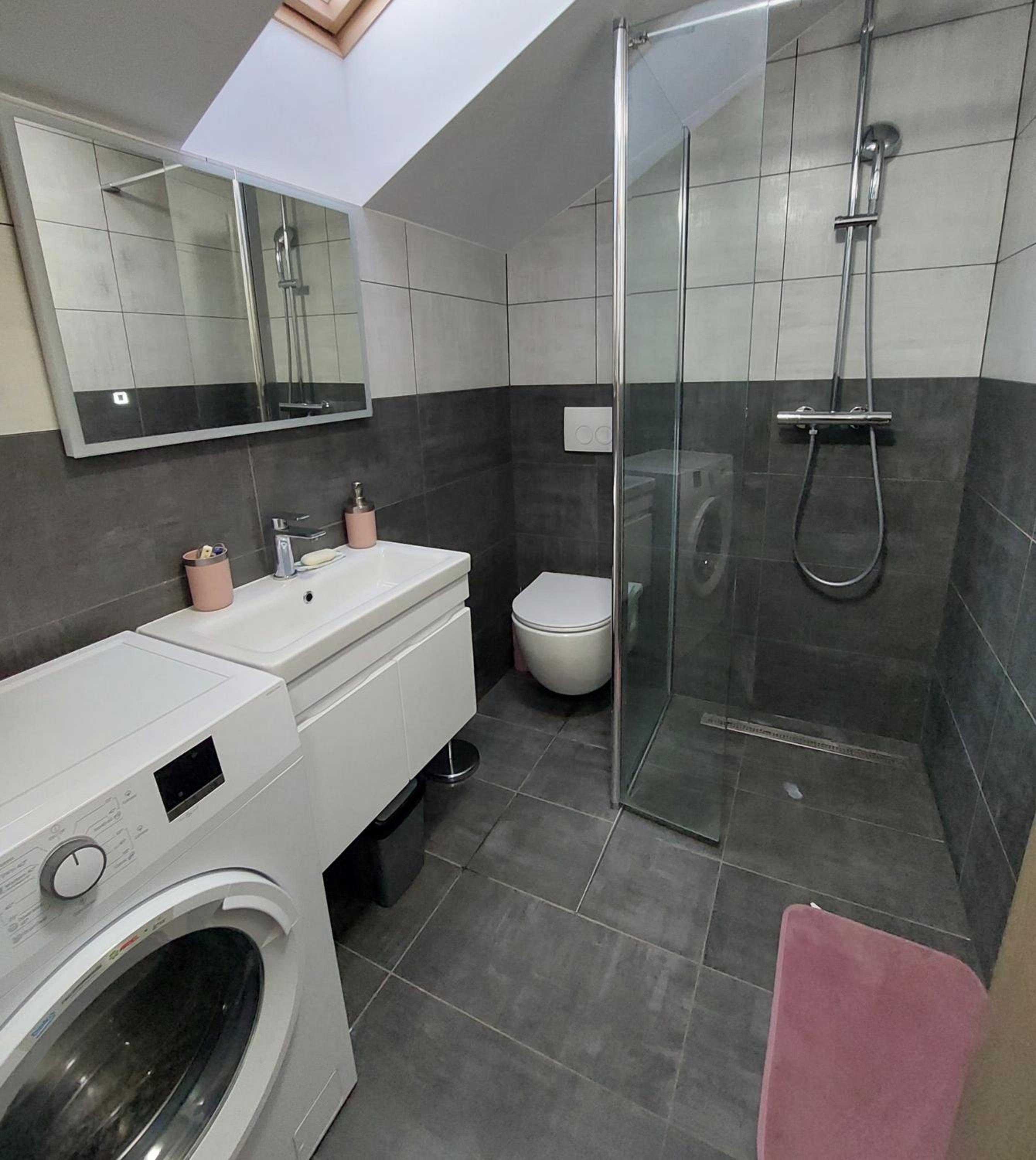 Studio Apartment - Photo 3