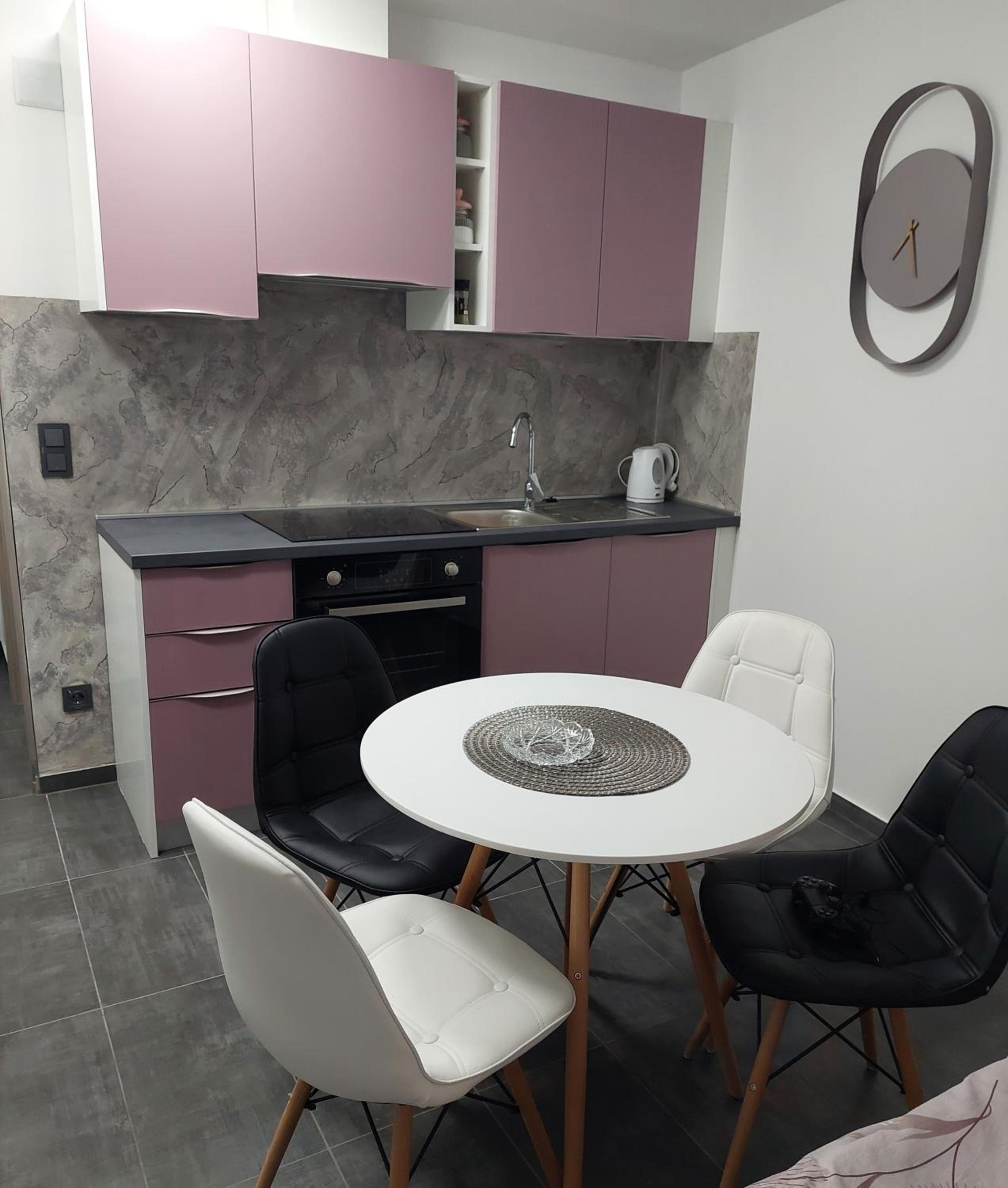 Studio Apartment - Photo 4