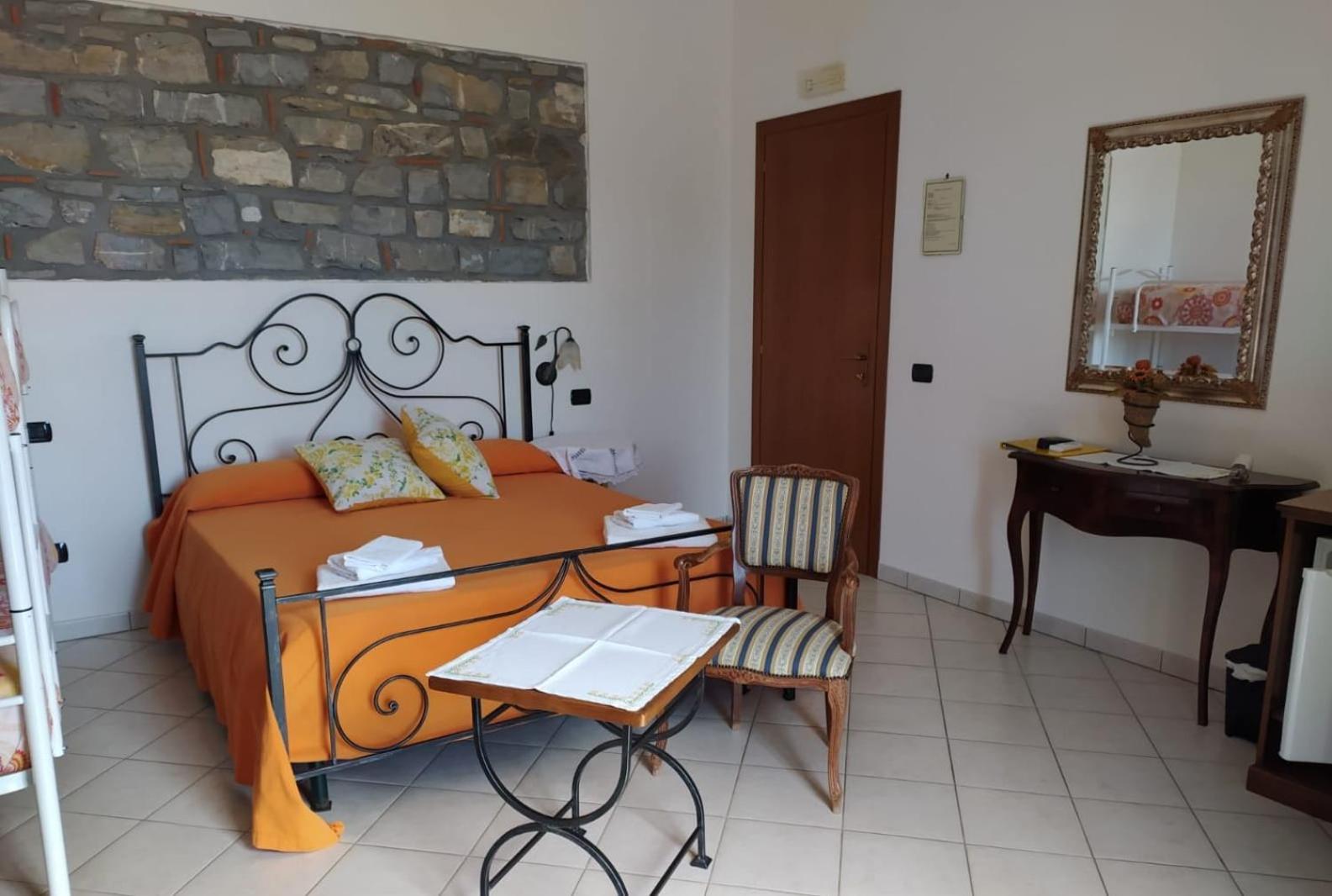 Double Room with Private Bathroom photo 1