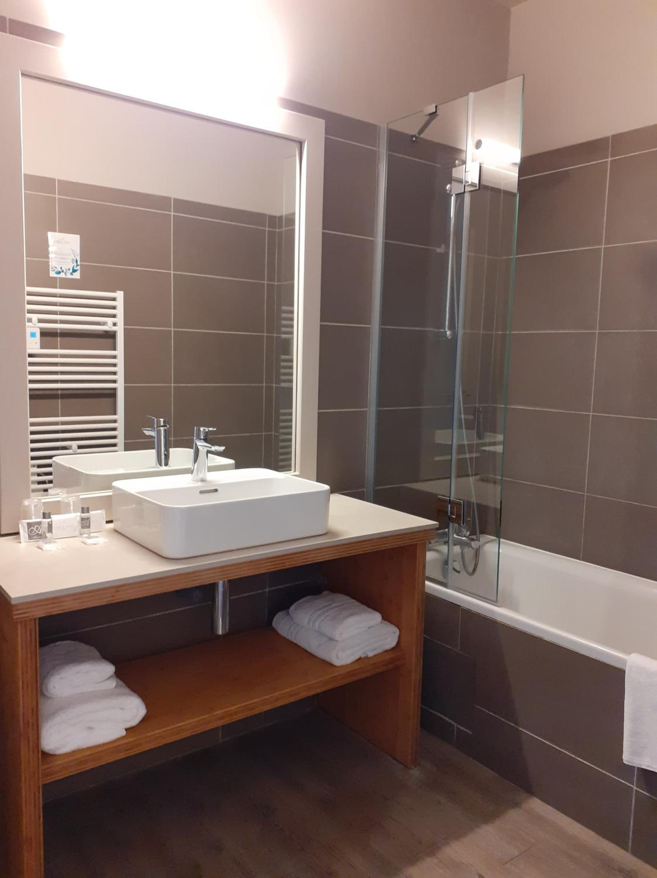 Double Room - Photo 8