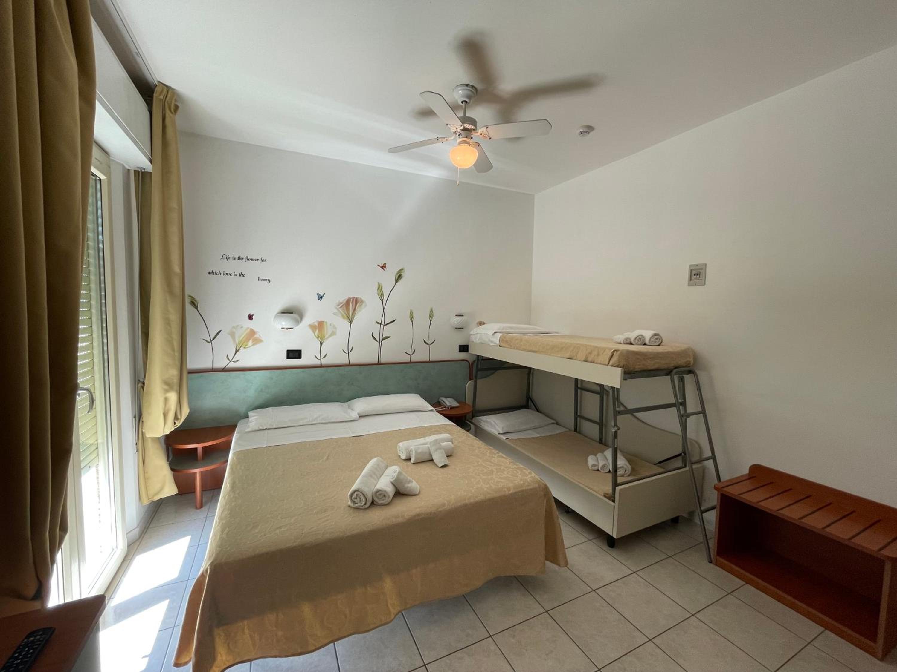 Comfort Quadruple Room - Photo 8