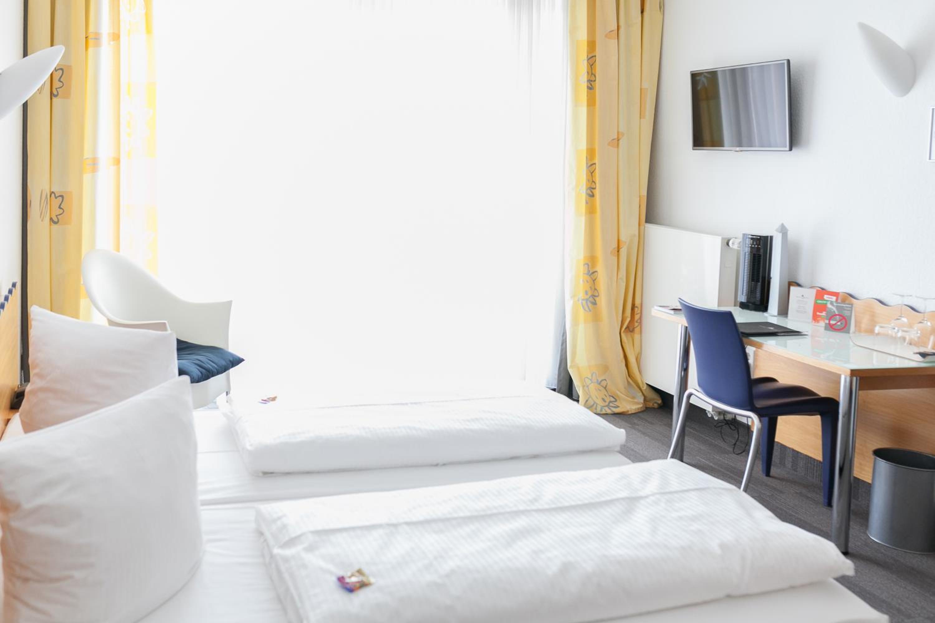 Superior Double Room with Balcony - Photo 3