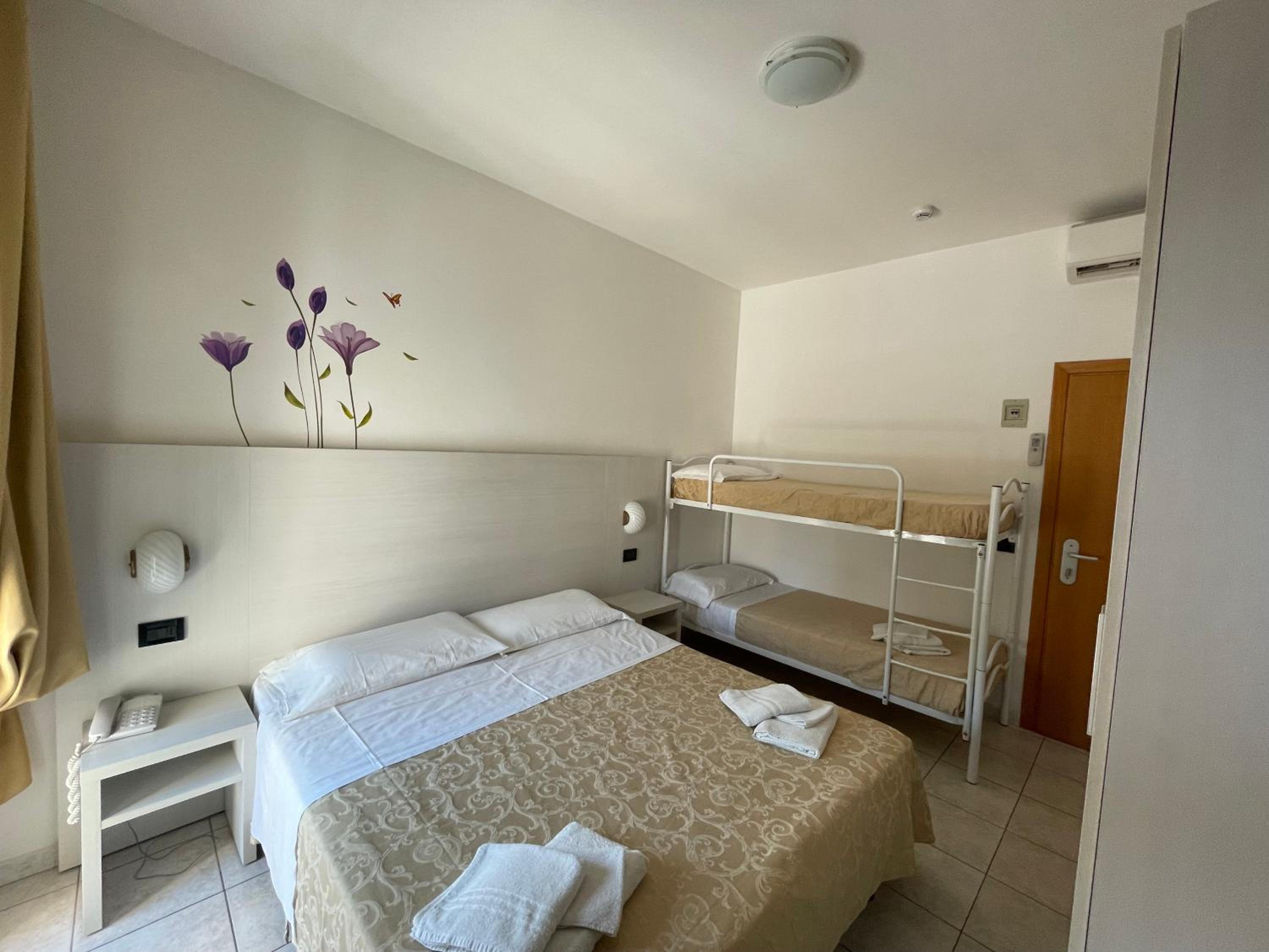 Basic Quadruple Room - Photo 2