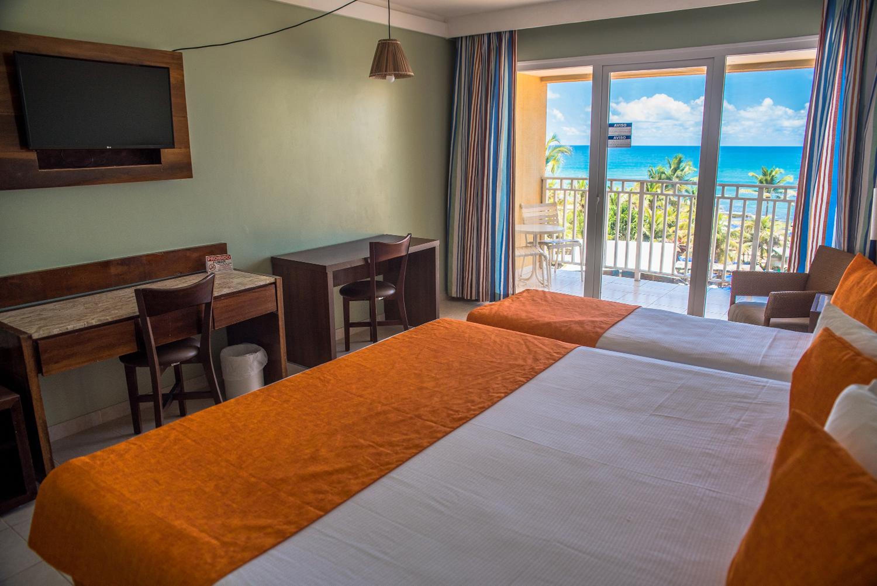 Deluxe Room with Front Sea View photo 2