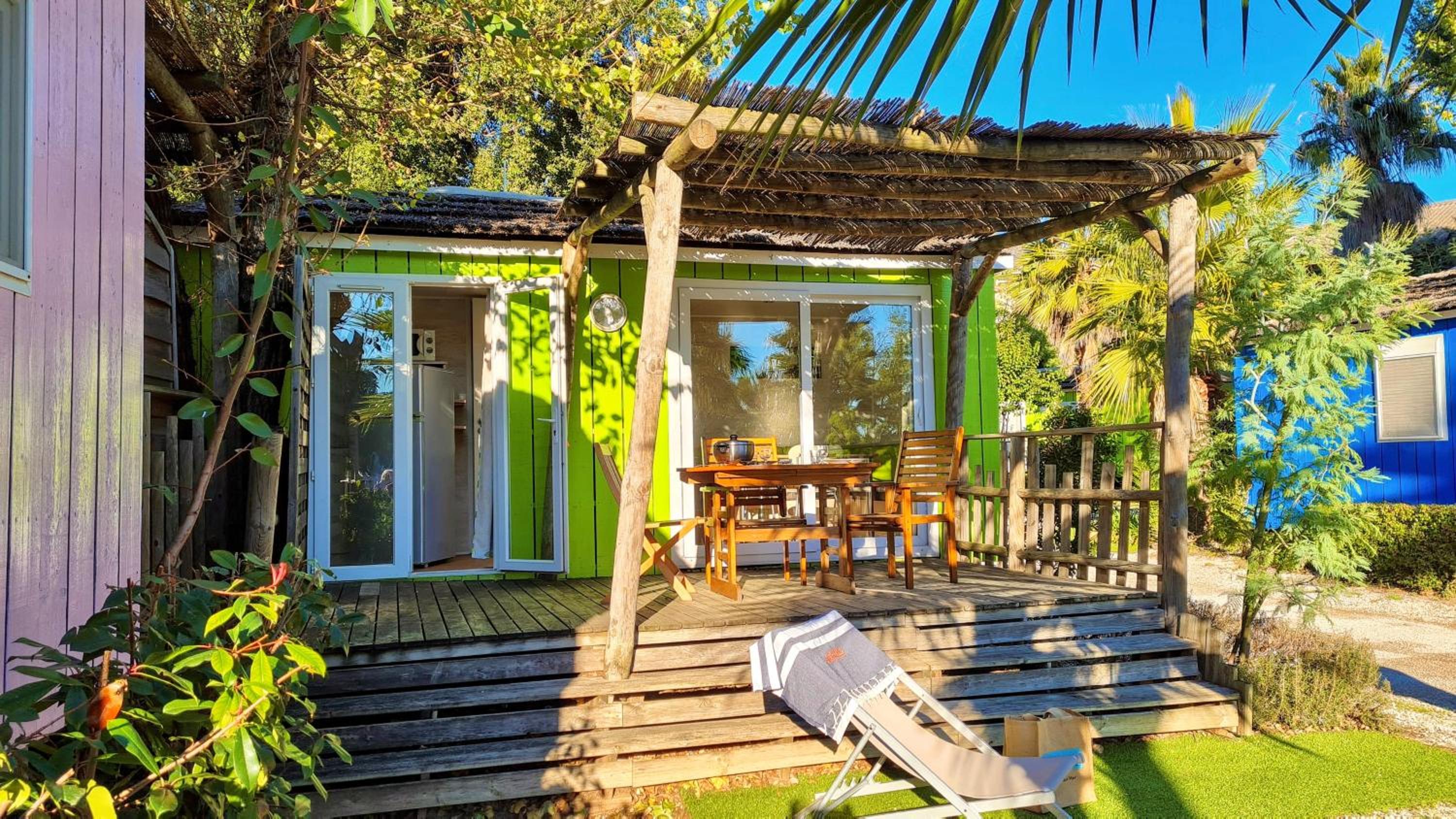 Bungalow with Air-Conditioning photo 2