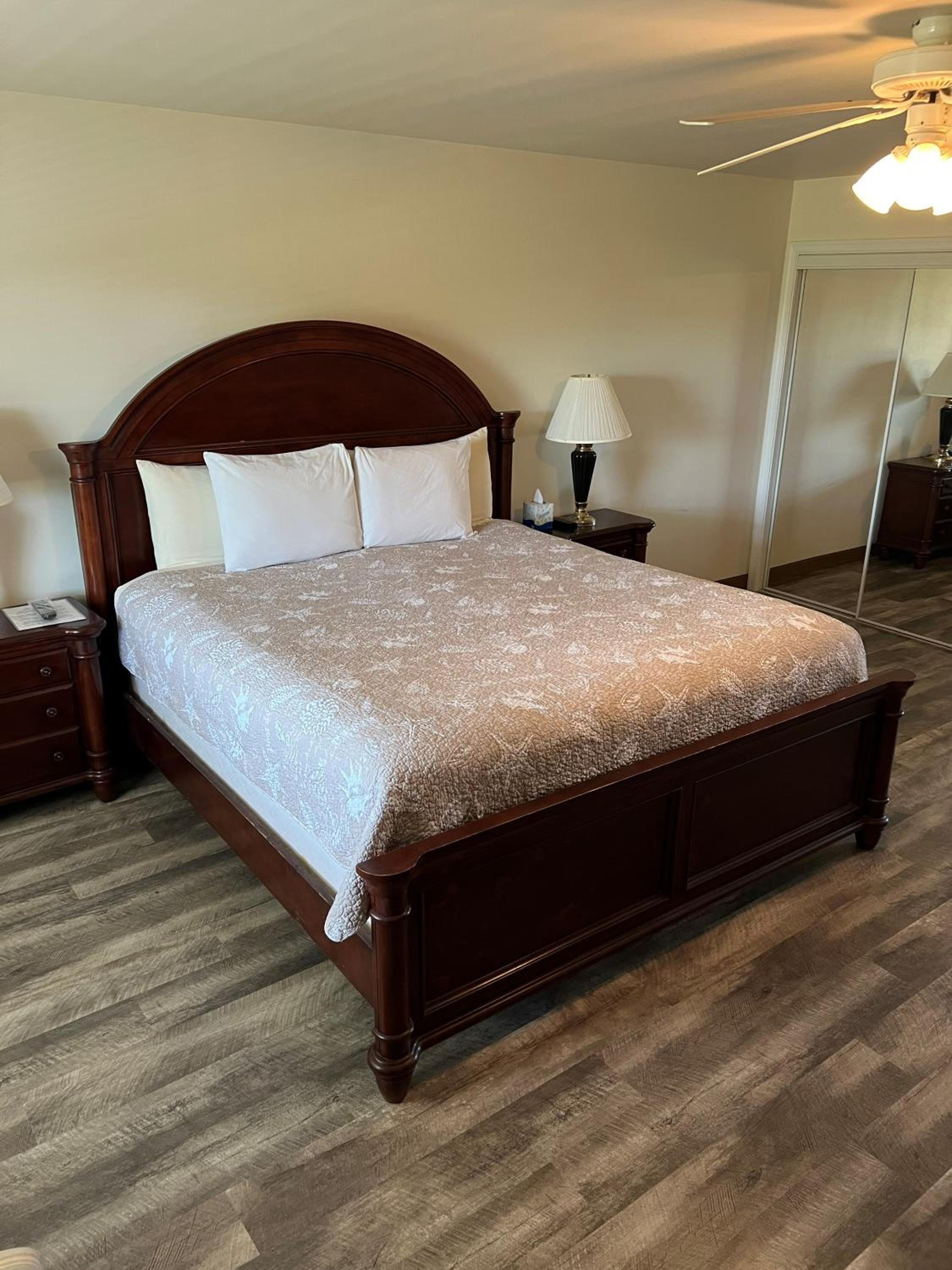 Deluxe King Suite